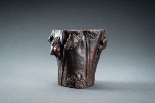 A WOOD "TREE TRUNK WITH BATS AND LINGZHI" BRUSHPOT, BITONG, 17th CENTURY
