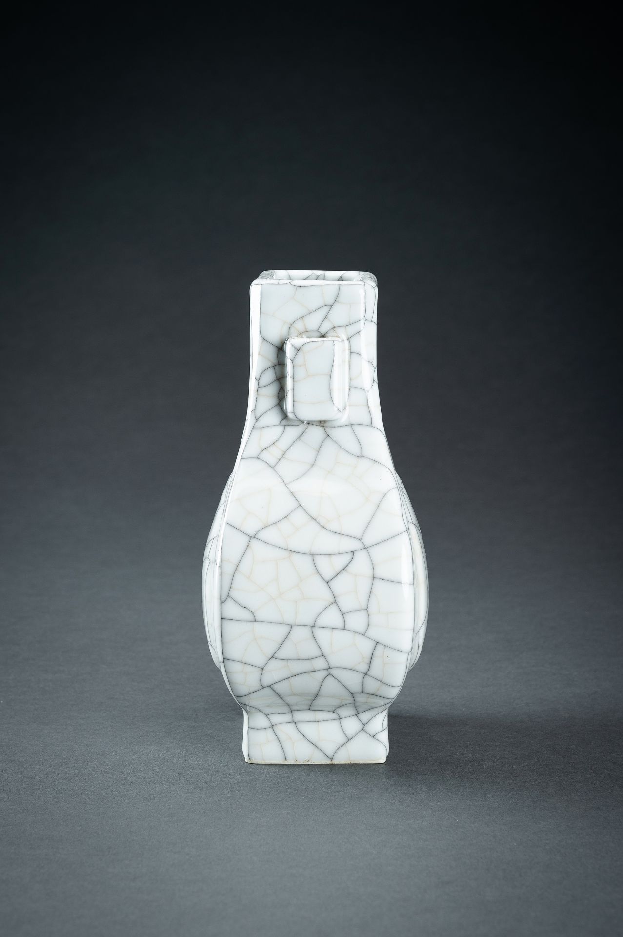 A GUAN-TYPE CRACKLED 'PEACH' VASE, HU, c. 1920s - Image 4 of 13