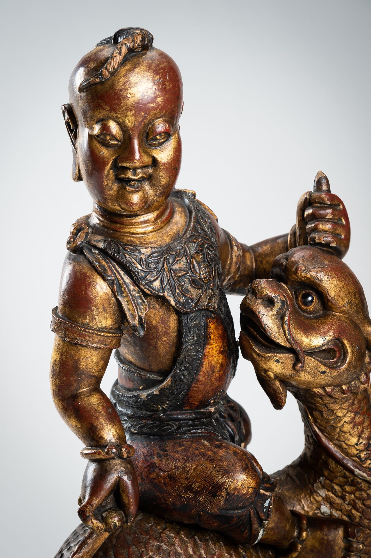 A VERY LARGE GILT-LACQUERED WOOD STATUE OF YOUNG BUDDHA RIDING QILIN - Image 13 of 19