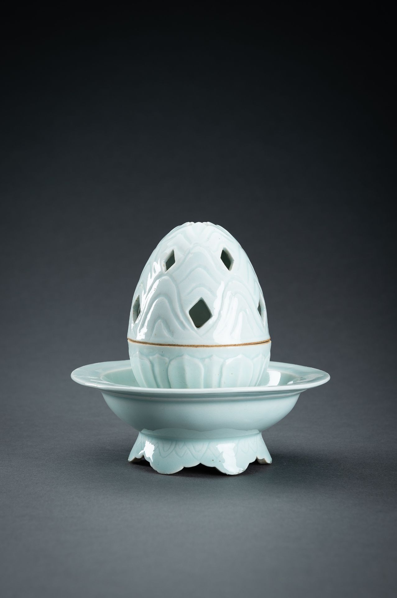 A FINE SONG STYLE QINGBAI GLAZE PORCELAIN INCENSE BURNER - Image 3 of 12