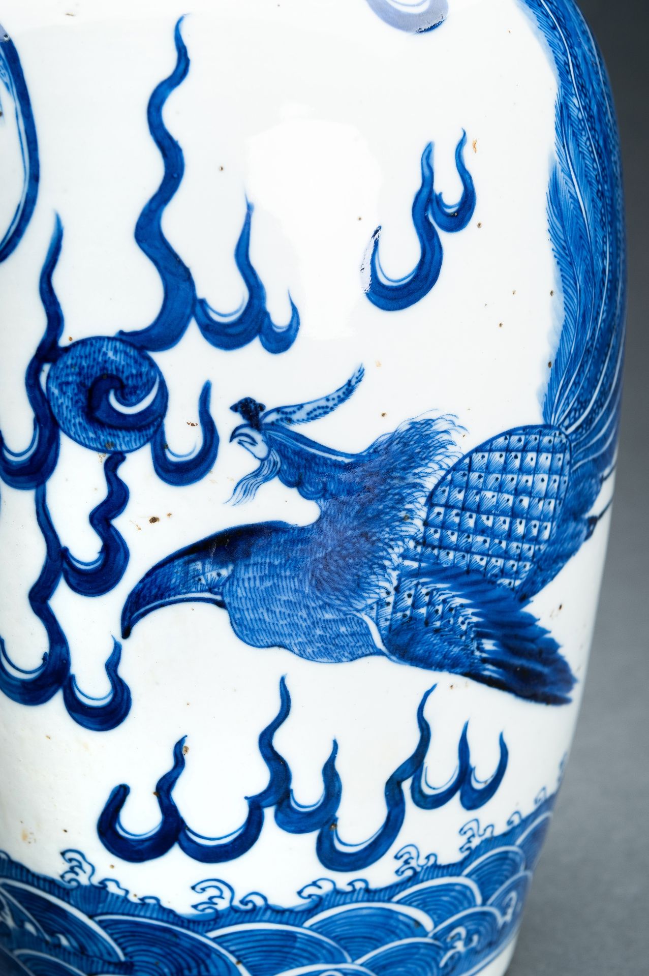 A BLUE AND WHITE 'DRAGON AND PHOENIX' PORCELAIN VASE, c. 1900s - Image 9 of 15