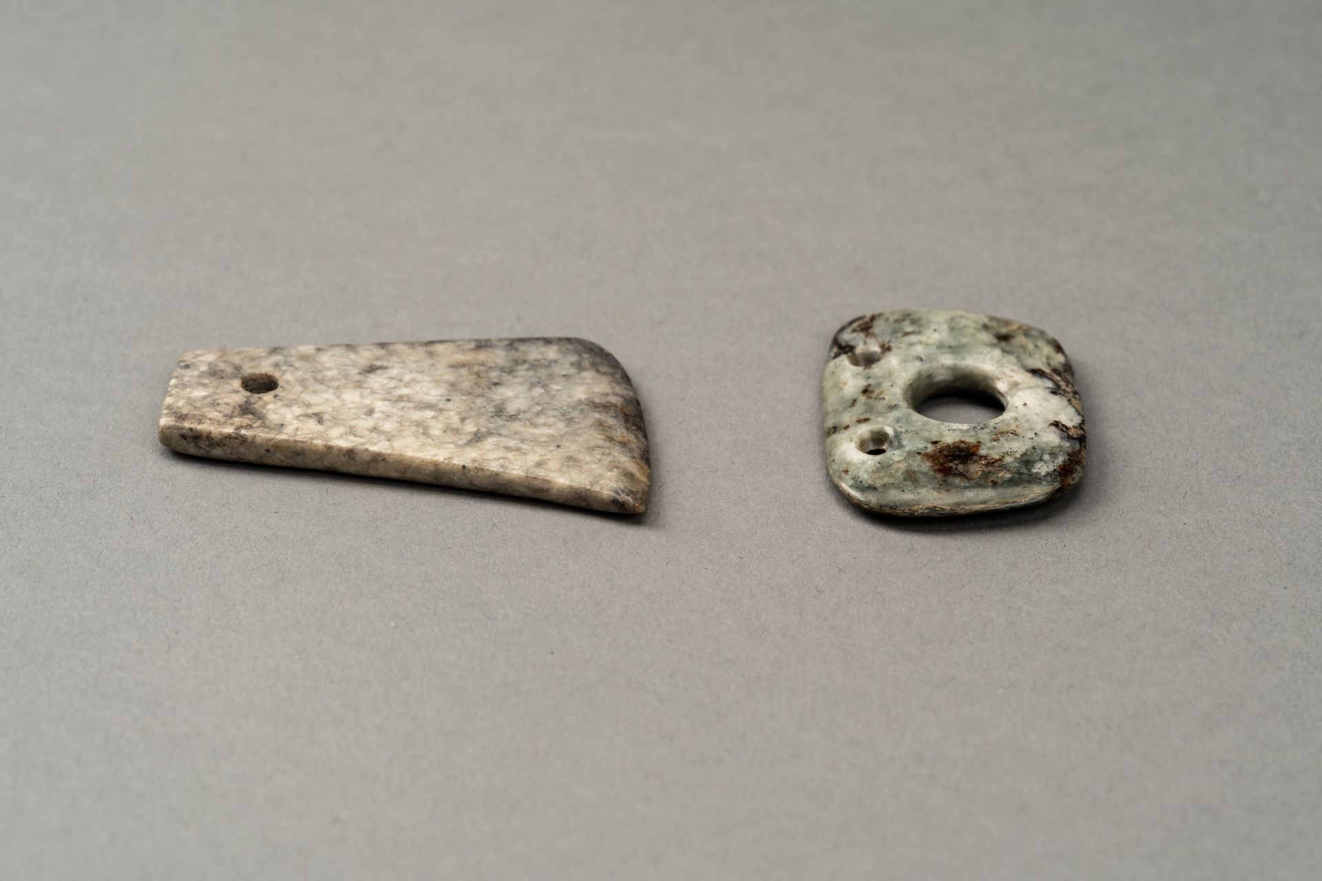 A FINE GROUP OF SIX NEOLITHIC JADE ORNAMENTS - Image 8 of 10