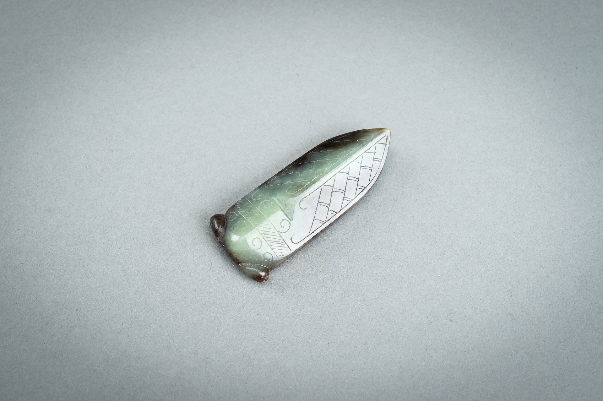 AN ARCHAISTIC JADE CARVING OF A CICADA, QING - Image 3 of 10