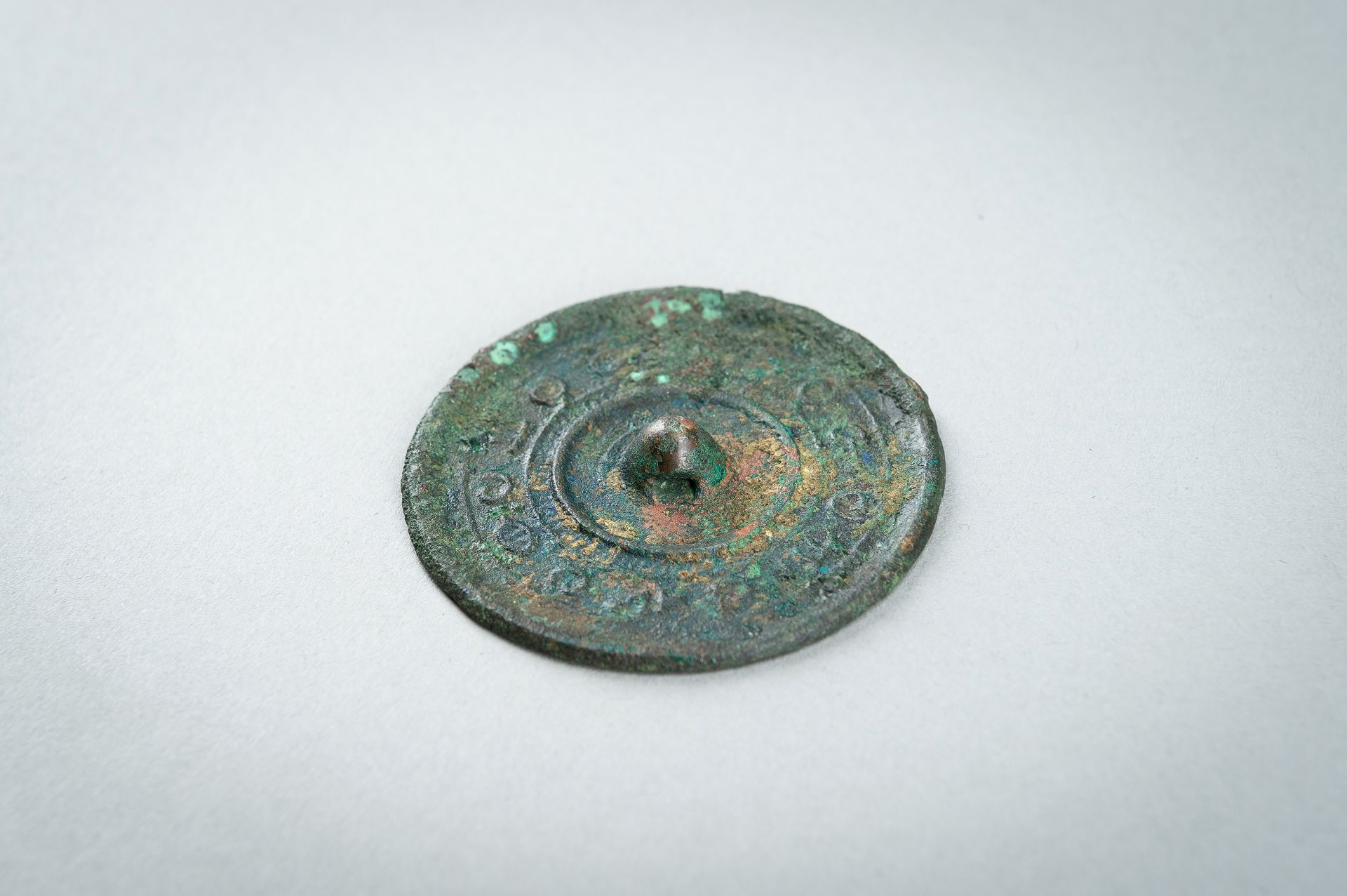 A BRONZE MIRROR, HAN DYNASTY - Bild 8 aus 13