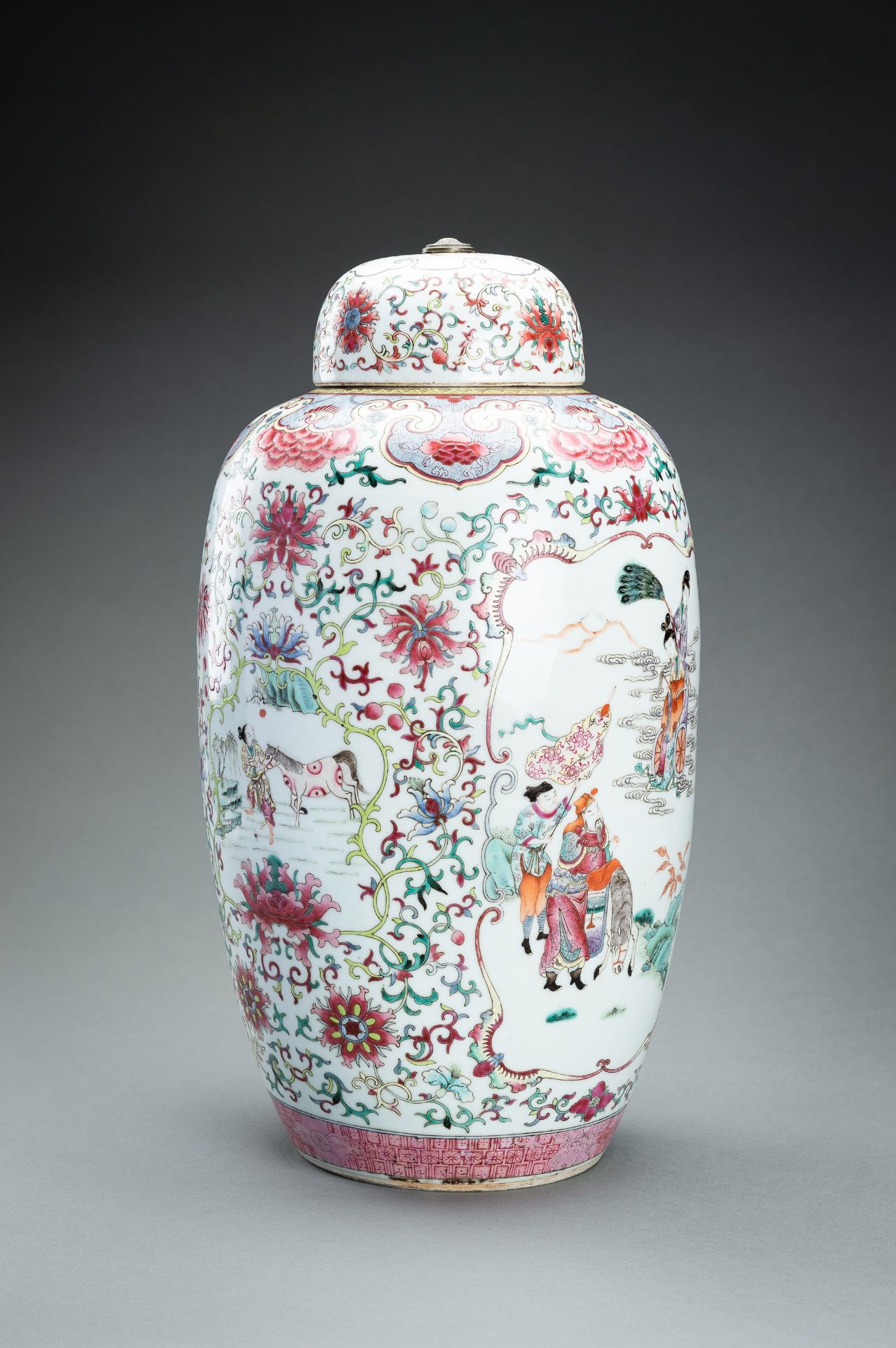 A LARGE FAMILLE ROSE PORCELAIN VASE AND COVER, QING - Image 11 of 18