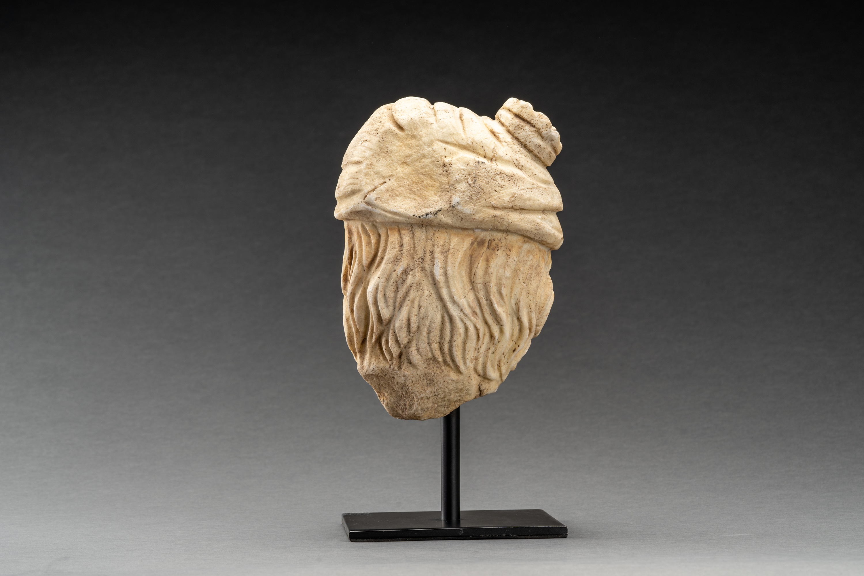 A GANDHARAN WHITE MARBLE HEAD OF A NOBLE LADY - Image 7 of 7