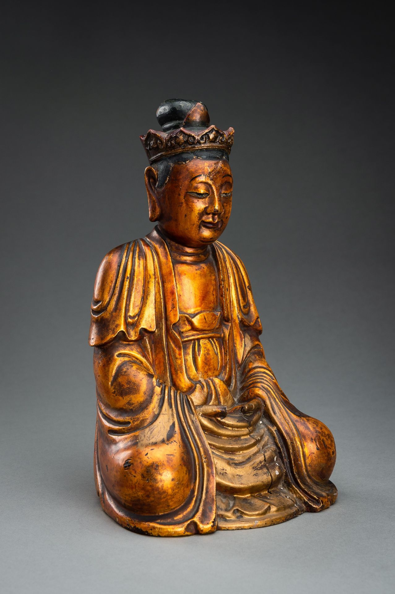 A GILT-LACQUERED WOOD FIGURE OF BUDDHA, 18TH-19TH CENTURY - Image 5 of 12