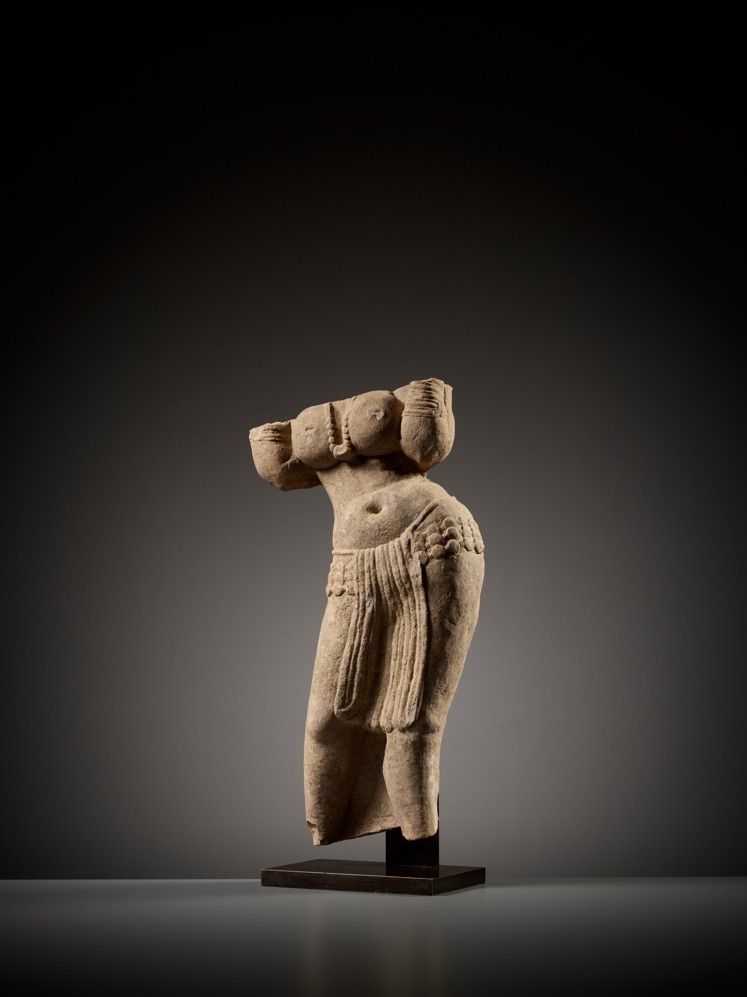 A SANDSTONE TORSO OF A YAKSHI, INDIA, MATHURA, KUSHAN PERIOD, 1ST-2ND CENTURY - Image 2 of 12