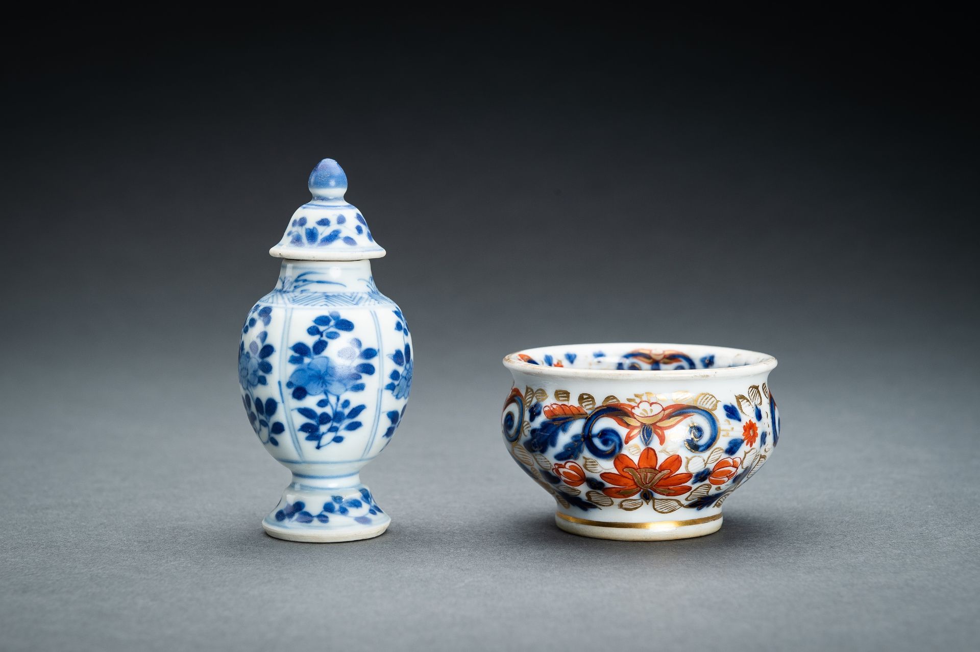 A GROUP OF FOUR MINIATURE PORCELAIN ITEMS - Image 11 of 16