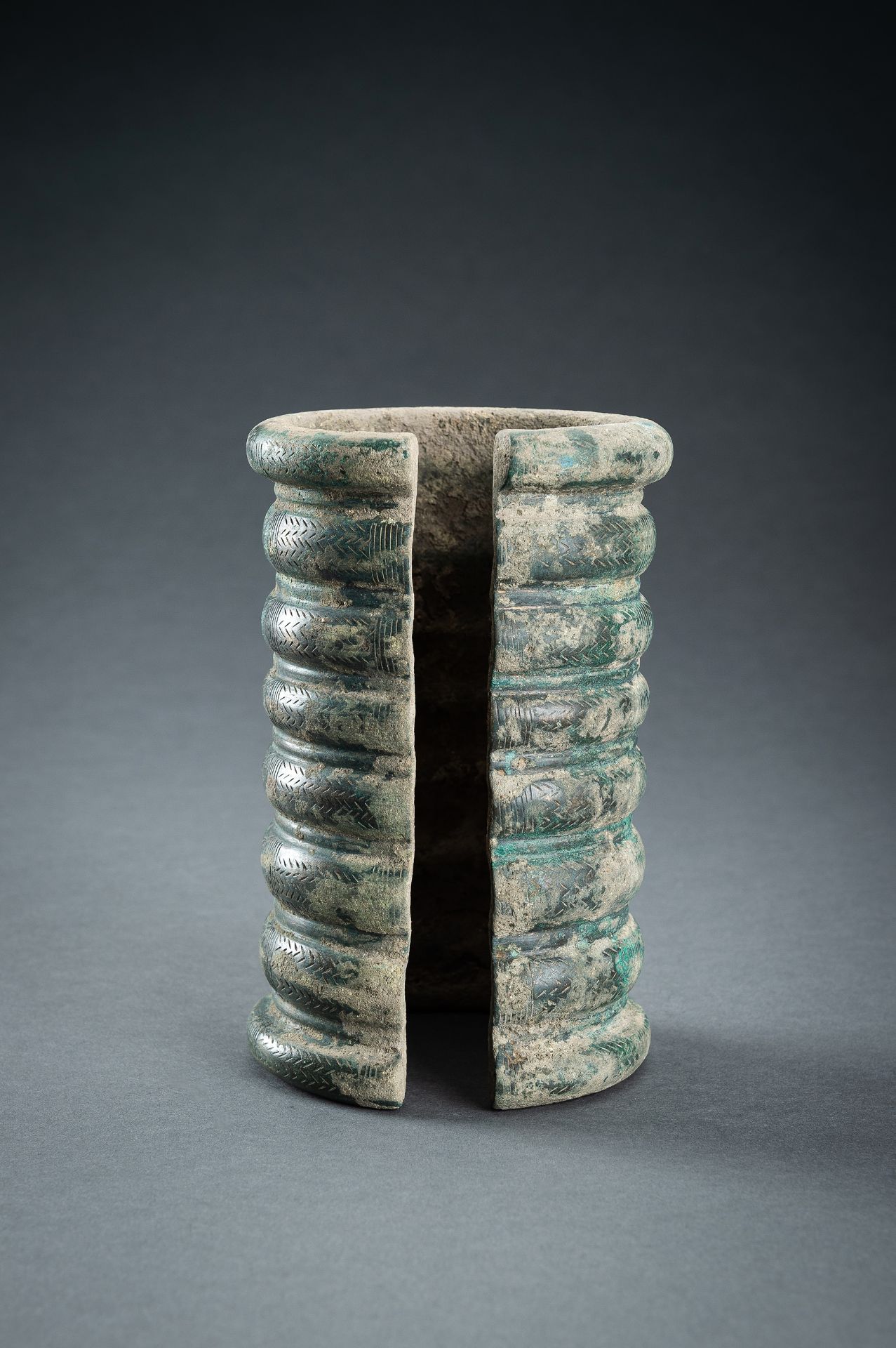 A BRONZE BRACELET, DONG SON - Bild 11 aus 11