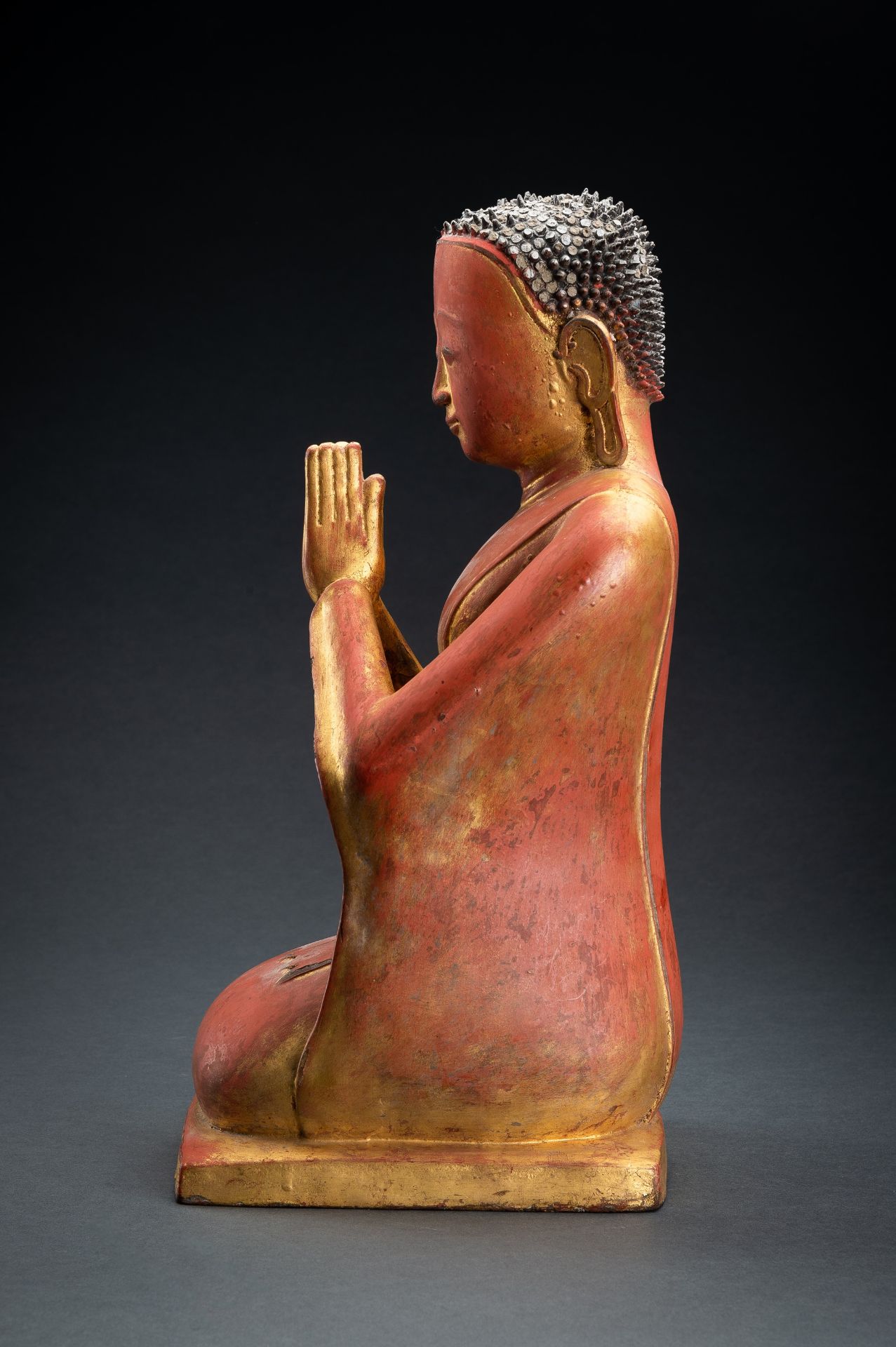 A BURMESE LACQUERED PAPER MACHE FIGURE OF A MONK, 18th - 19th CENTURY - Image 12 of 15