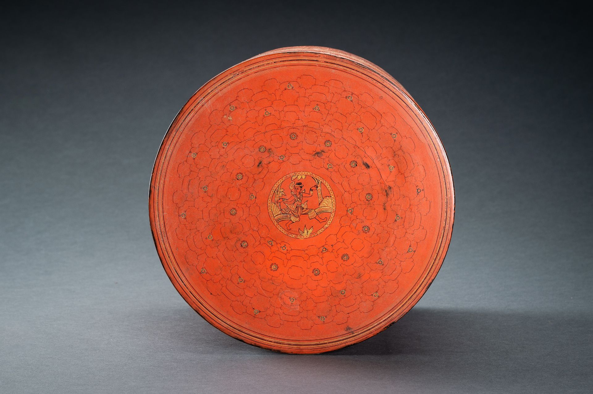 A LARGE FOUR-TIERED LACQUERED BAMBOO BETEL BOX, 1900-1950 - Image 5 of 14