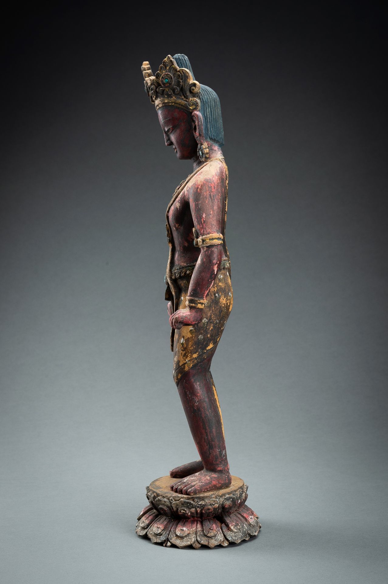 A PAINTED WOOD FIGURE OF PADMAPANI LOKESHVARA - Bild 8 aus 15