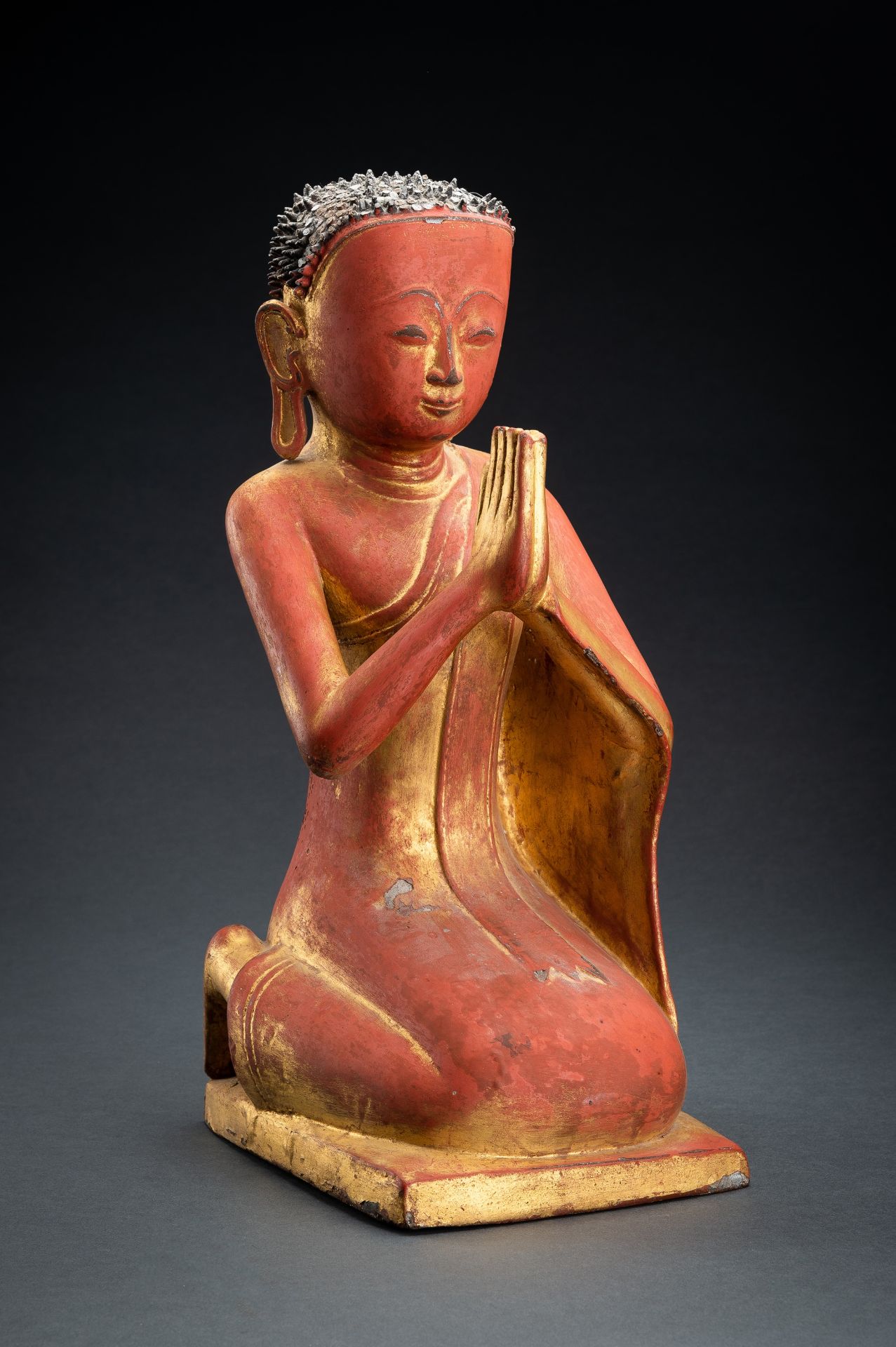 A BURMESE LACQUERED PAPER MACHE FIGURE OF A MONK, 18th - 19th CENTURY - Image 2 of 15