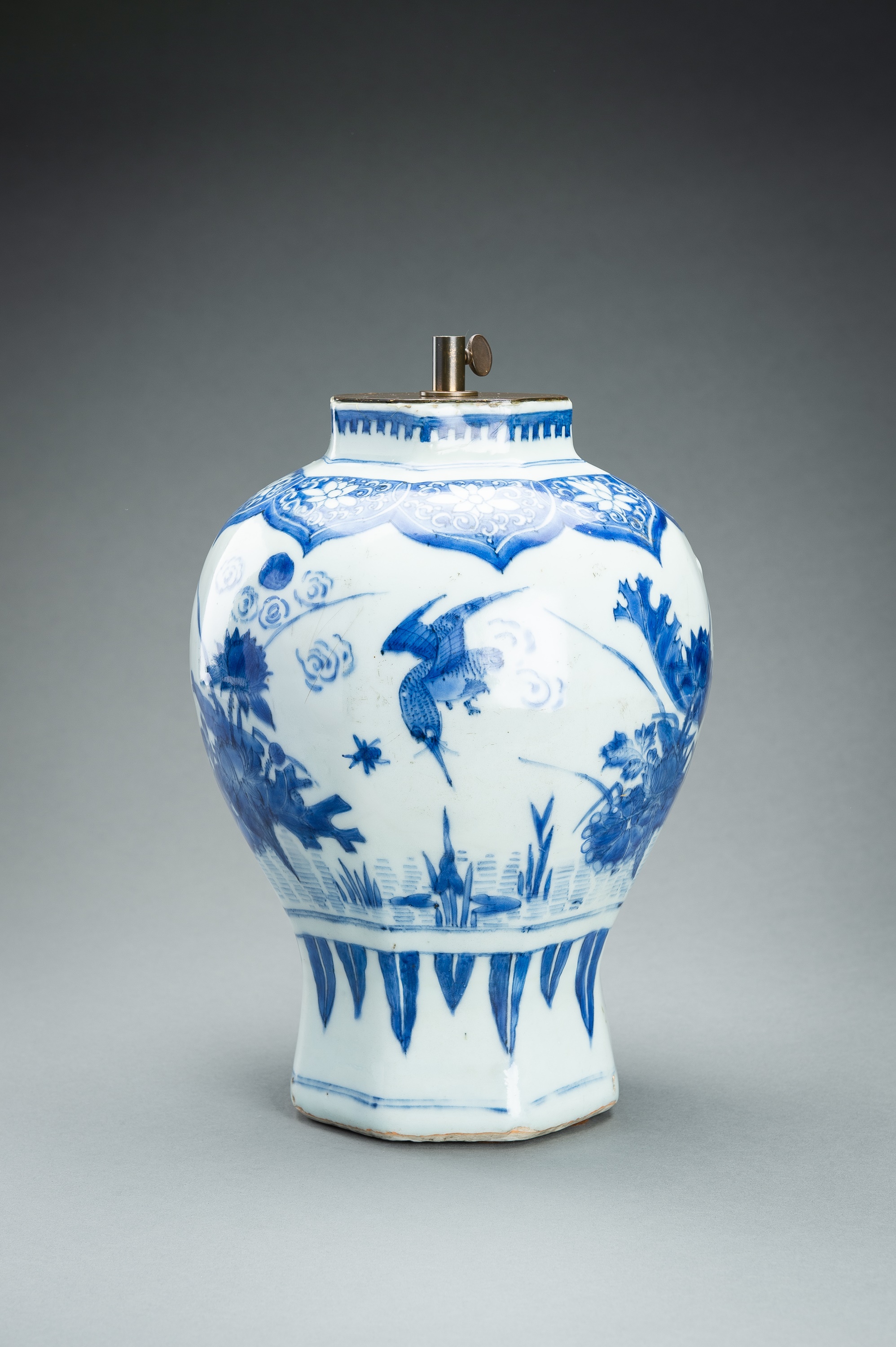 A BLUE AND WHITE PORCELAIN 'BIRDS AND FLOWERS' VASE, QING - Image 3 of 14