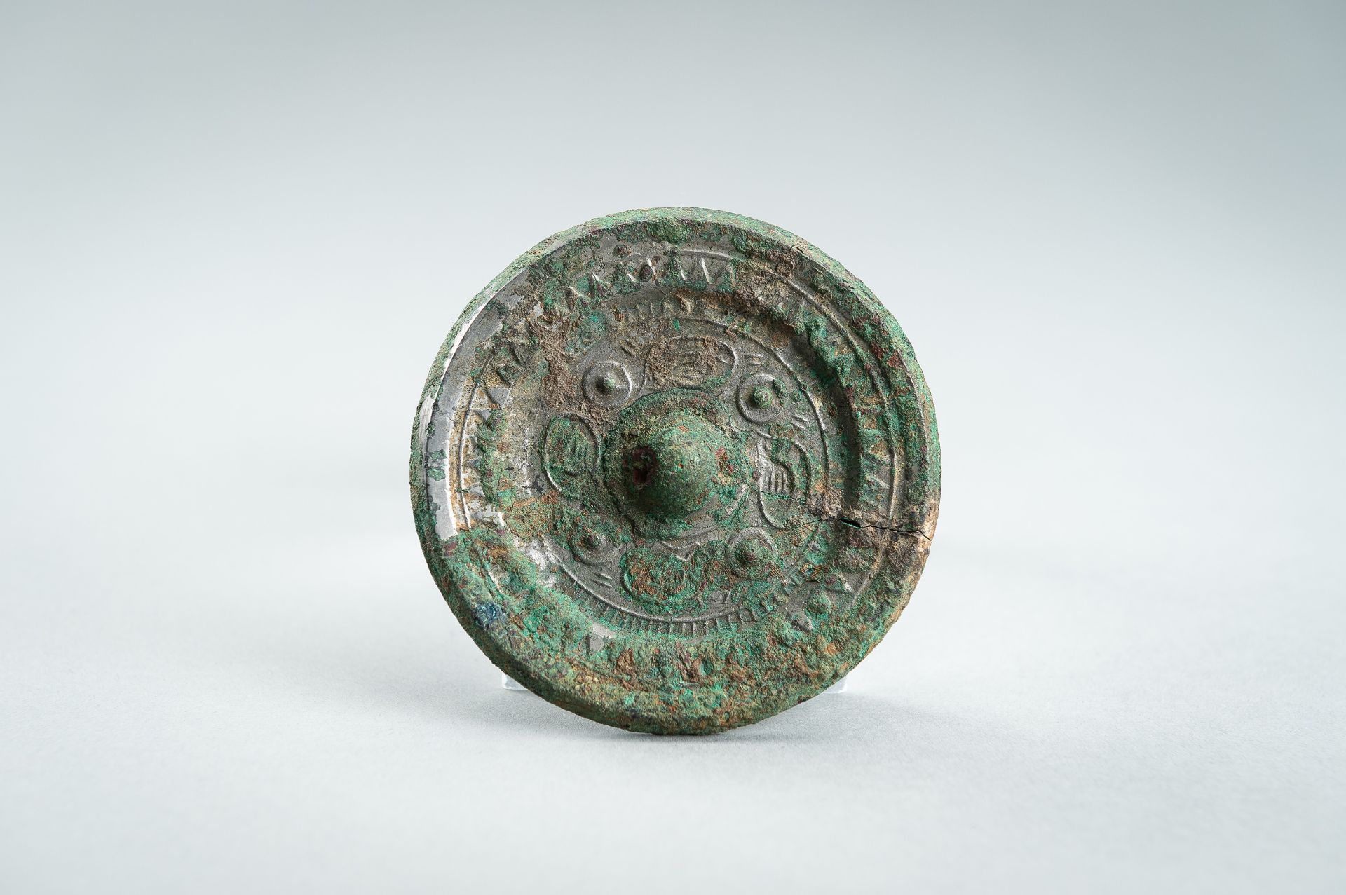 A BRONZE MIRROR, HAN DYNASTY - Bild 3 aus 9