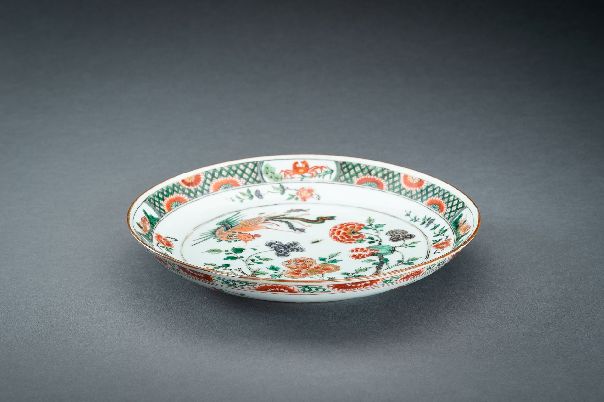 A FAMILLE VERTE 'PHOENIX AND FLOWER' DISH, QING - Bild 8 aus 13