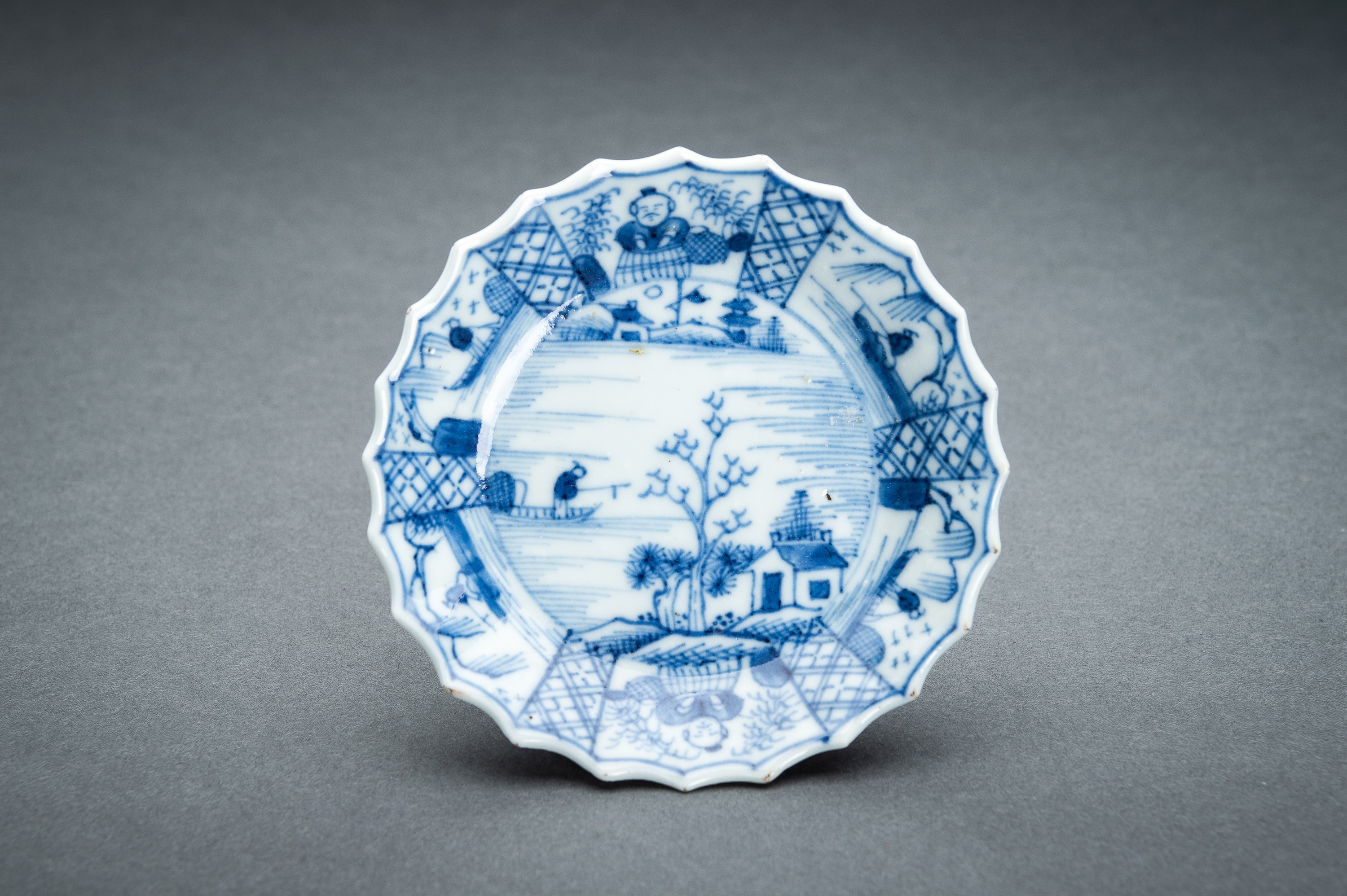 A GROUP OF FOUR MINIATURE PORCELAIN ITEMS - Image 3 of 16