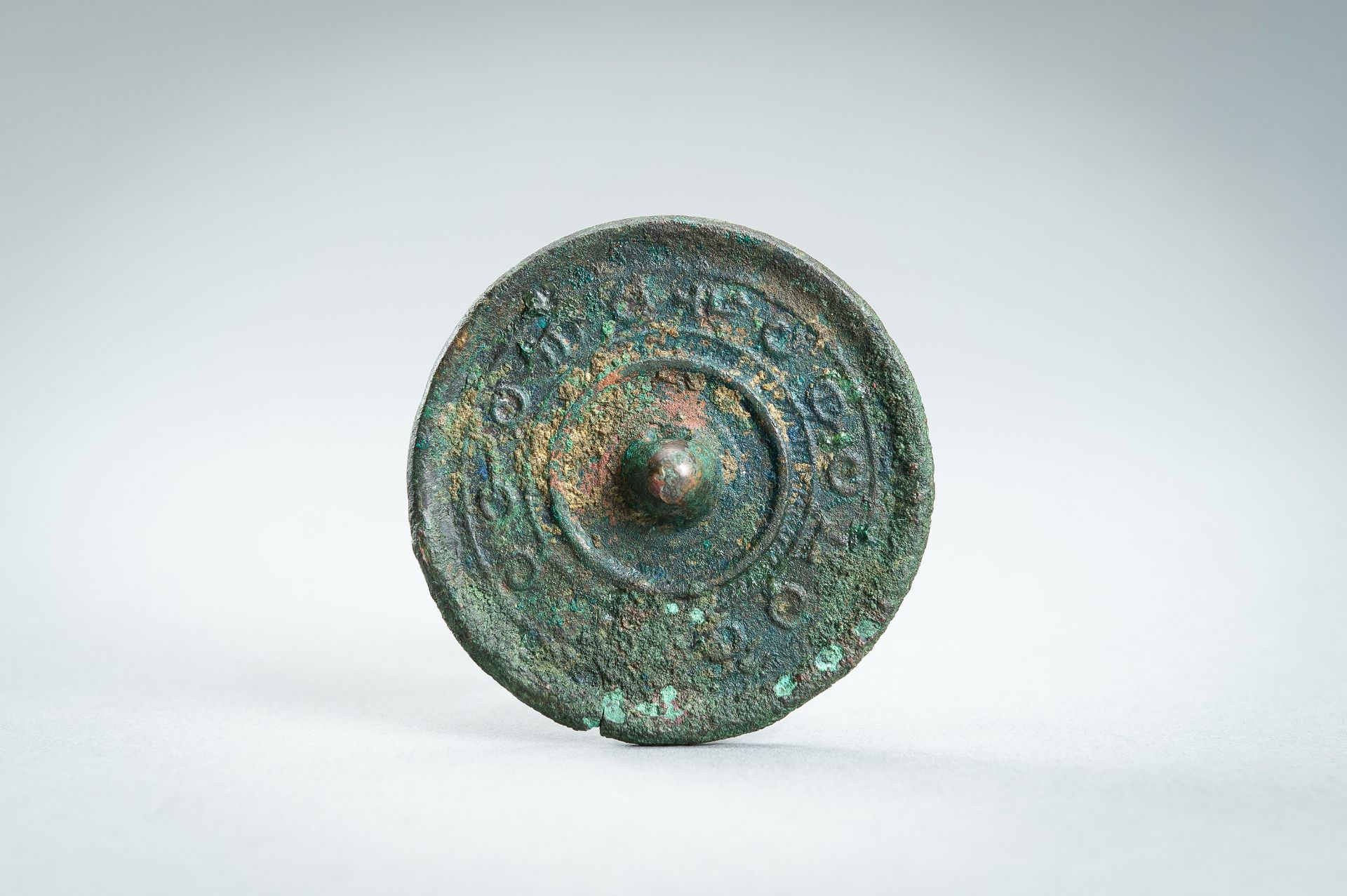 A BRONZE MIRROR, HAN DYNASTY - Bild 6 aus 13