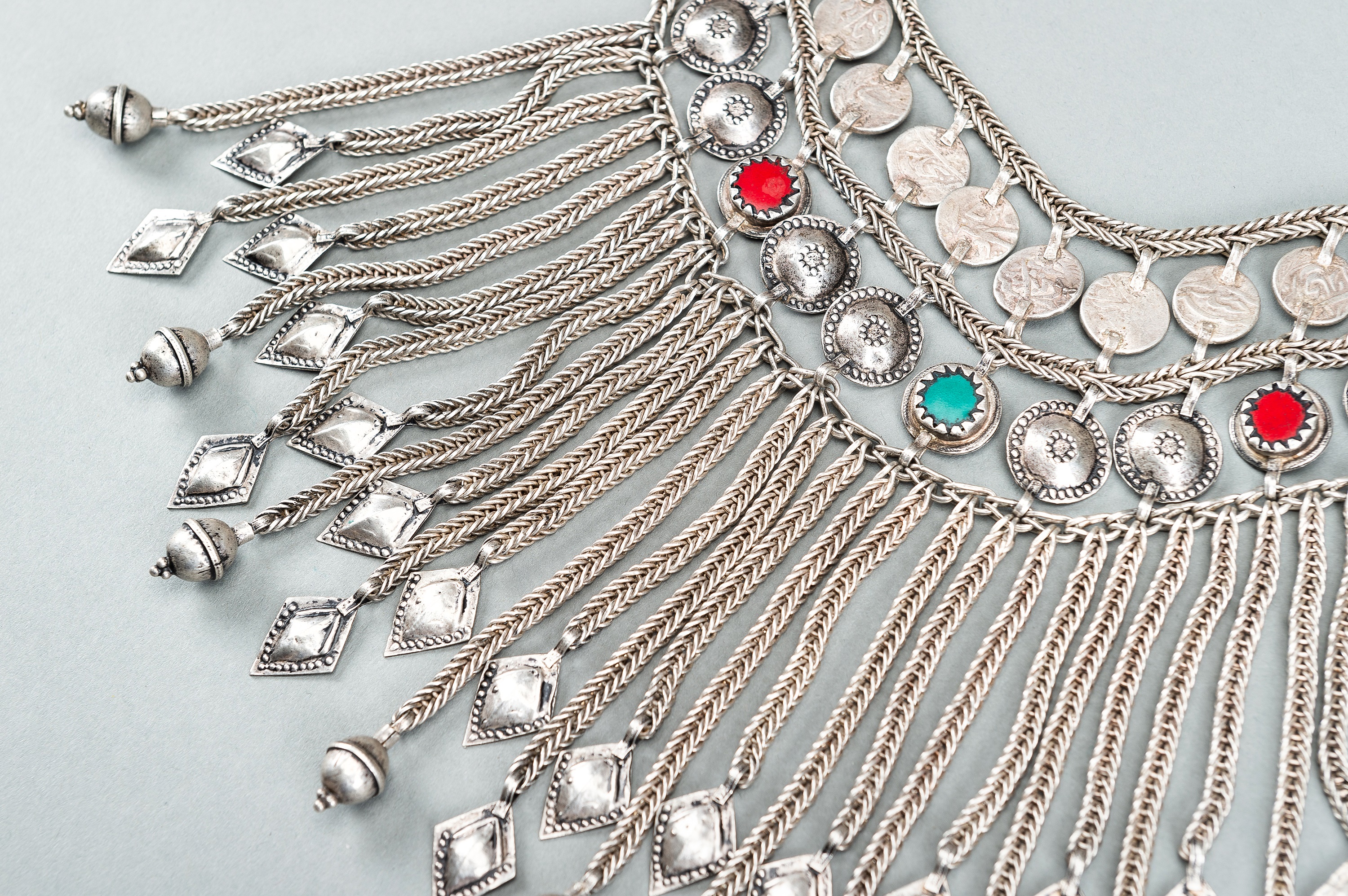 A TRIBAL AFGHAN MULTI-STRAND SILVER NECKLACE WITH GLASS INSETS, c. 1950s - Image 9 of 13