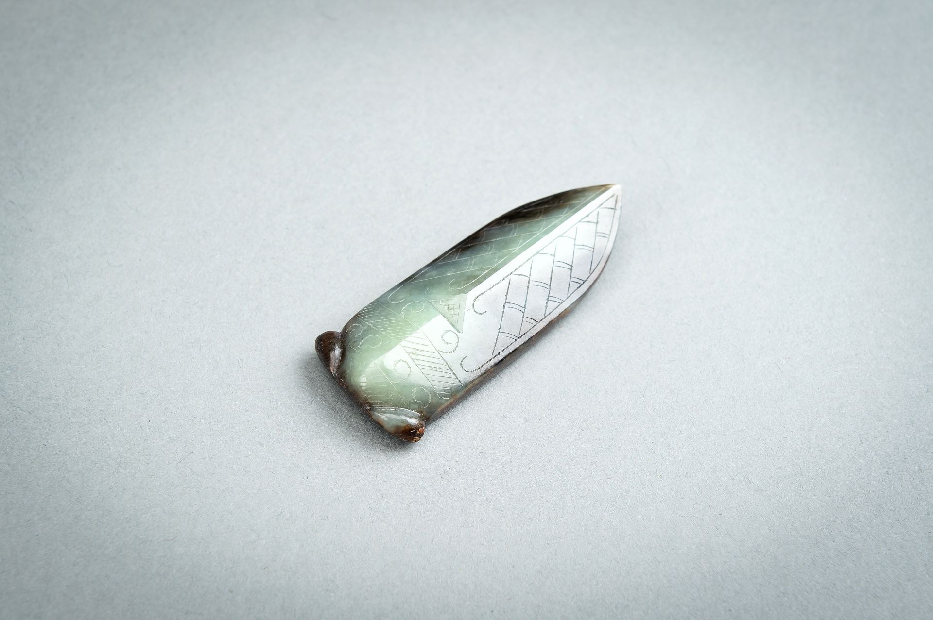 AN ARCHAISTIC JADE CARVING OF A CICADA, QING - Image 6 of 10