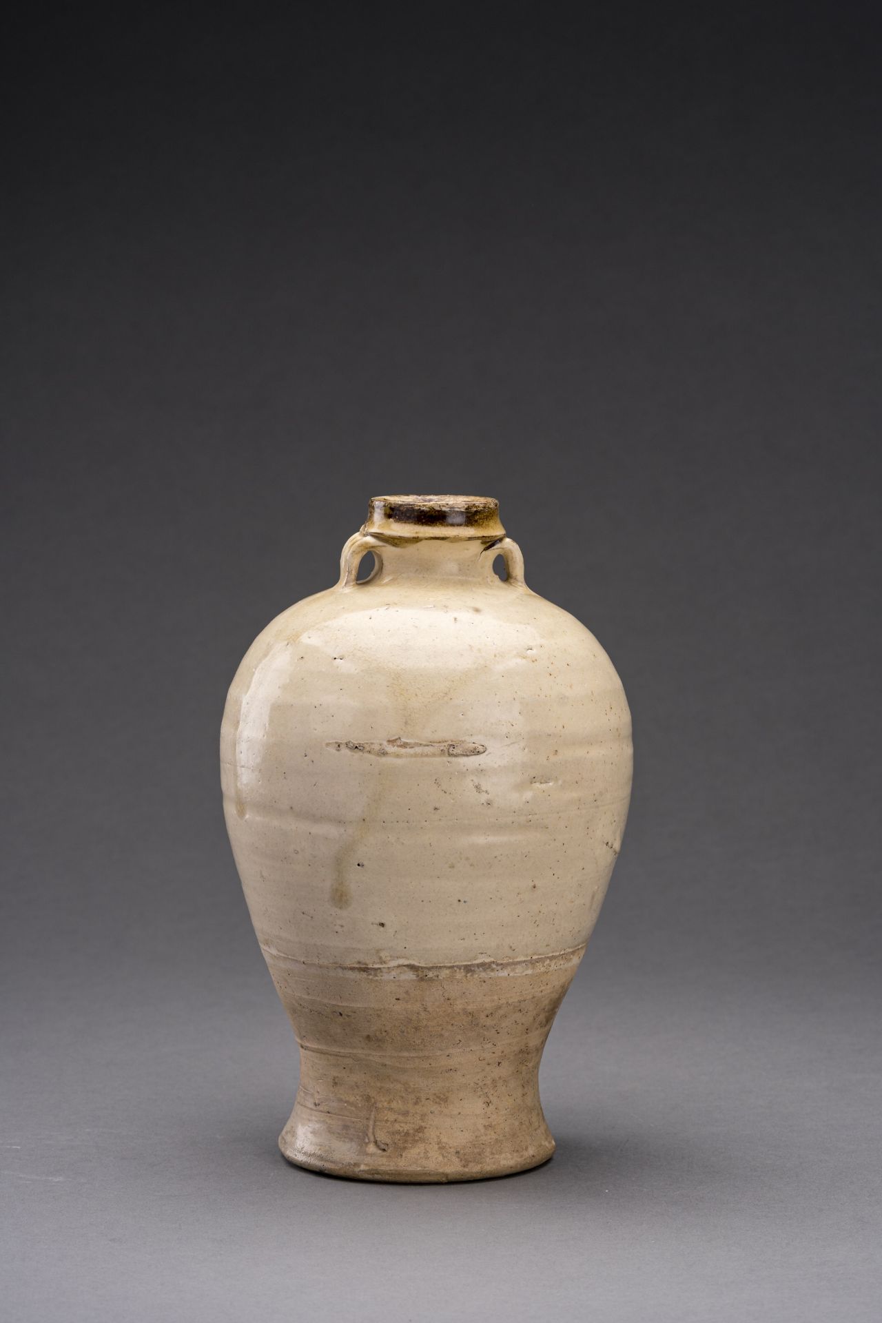 A WHITE GLAZED CERAMIC VASE, SONG DYNASTY - Image 2 of 7