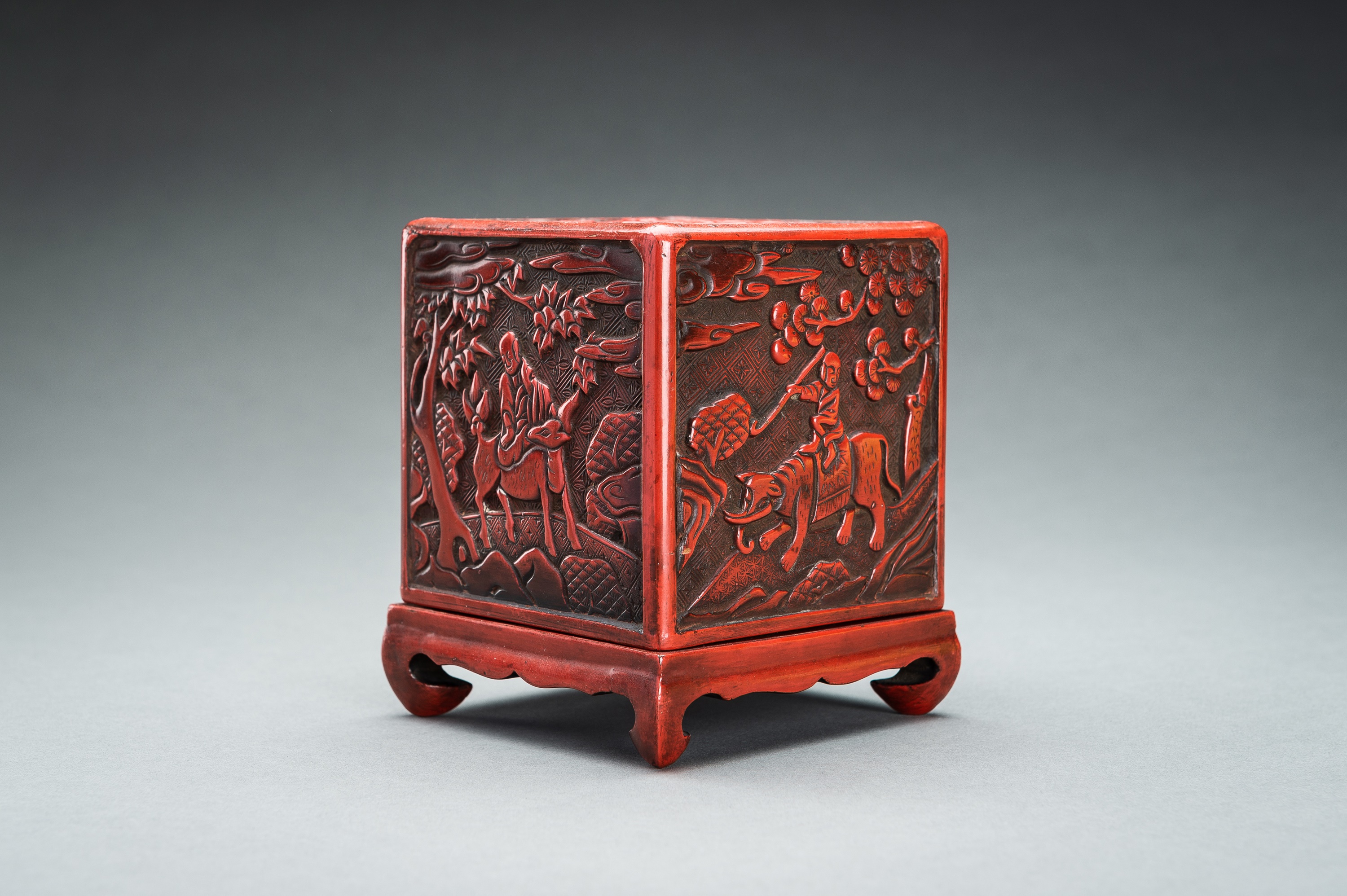 A CINNABAR LACQUER 'IMMORTALS AND BUDAI' BOX AND COVER, QING - Image 10 of 14