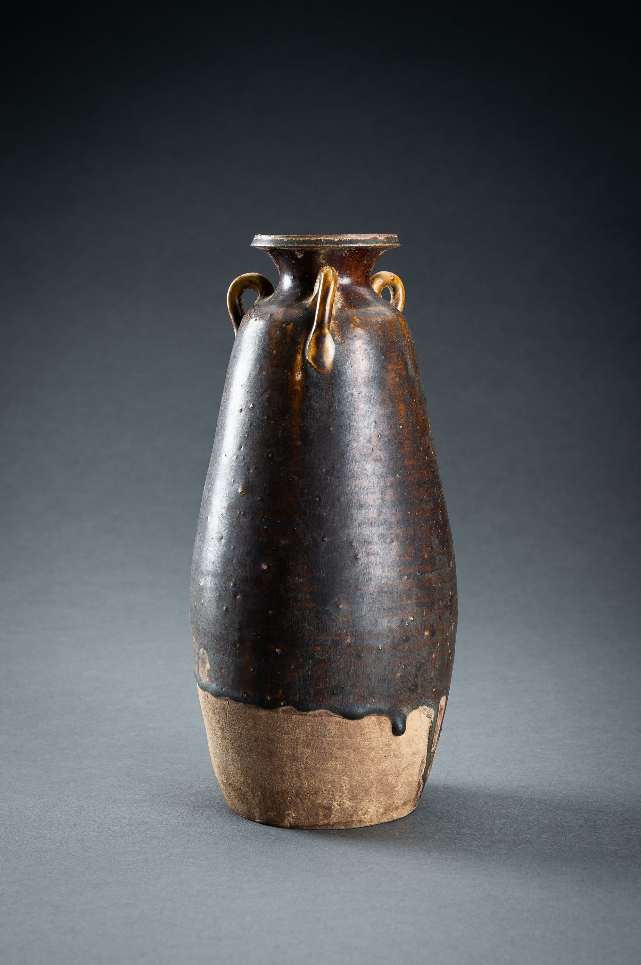 A BROWN-GLAZED CERAMIC AMPHORA VASE, SONG DYNASTY - Image 2 of 13