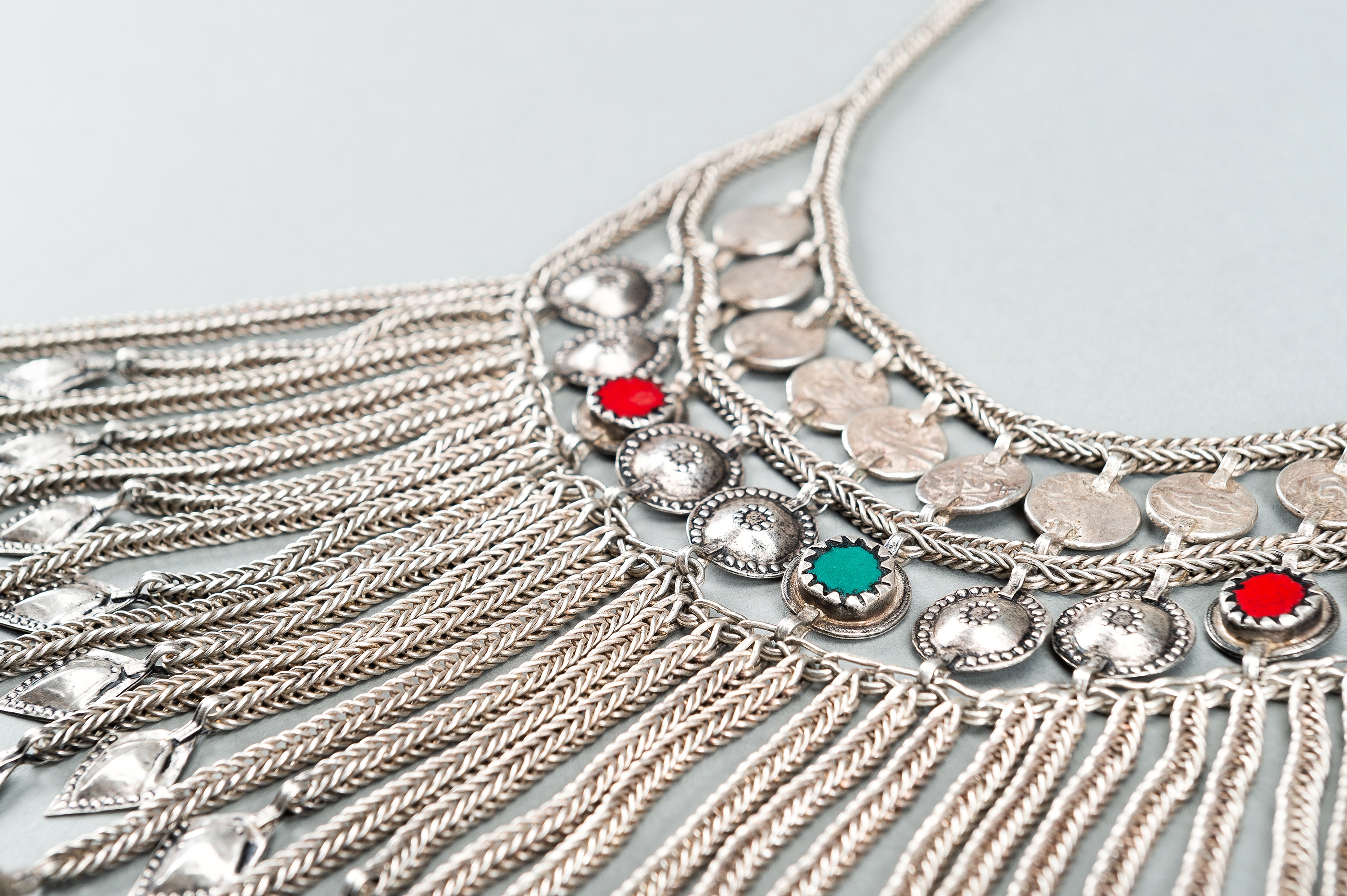 A TRIBAL AFGHAN MULTI-STRAND SILVER NECKLACE WITH GLASS INSETS, c. 1950s - Image 3 of 13