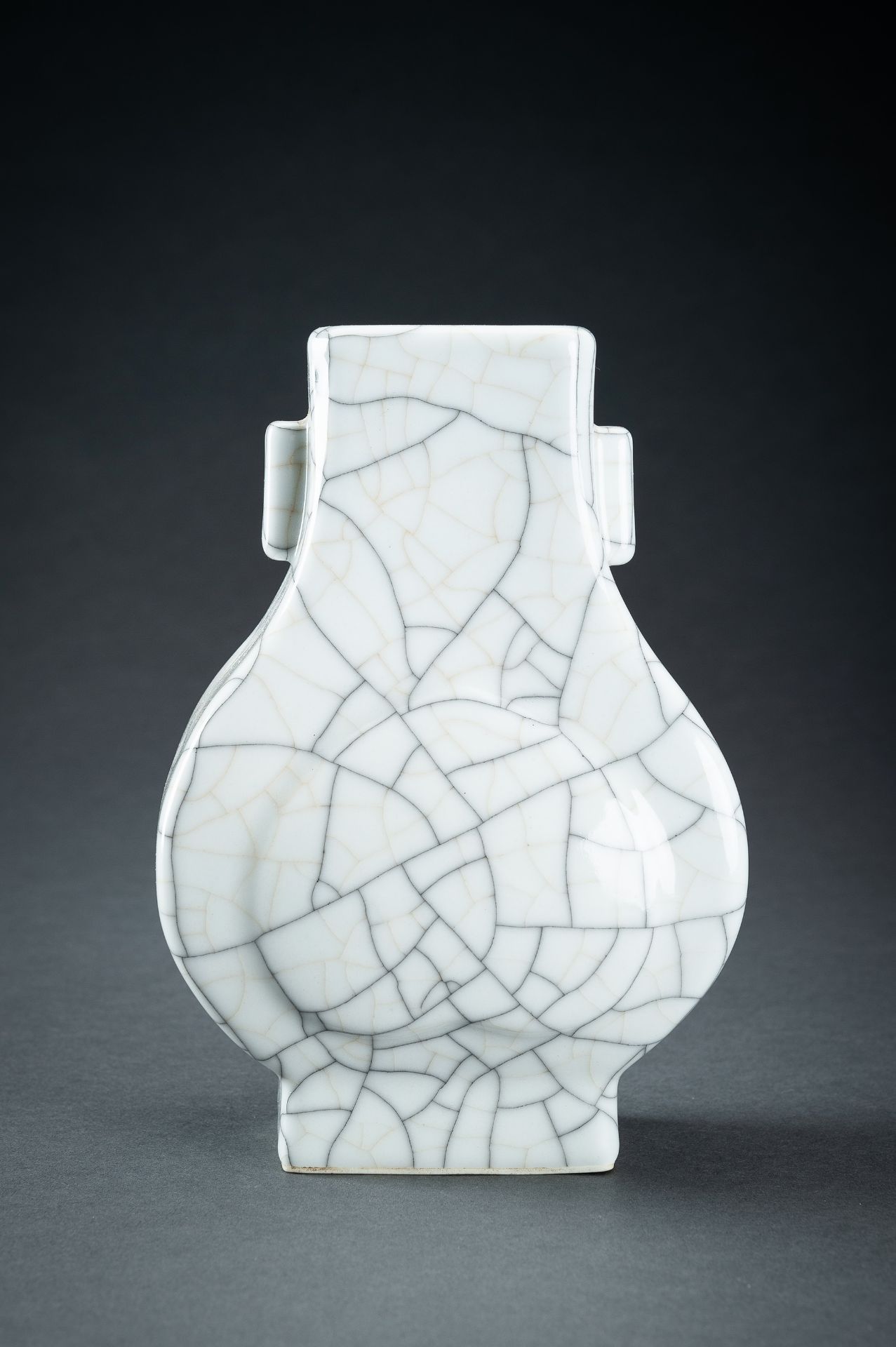 A GUAN-TYPE CRACKLED 'PEACH' VASE, HU, c. 1920s