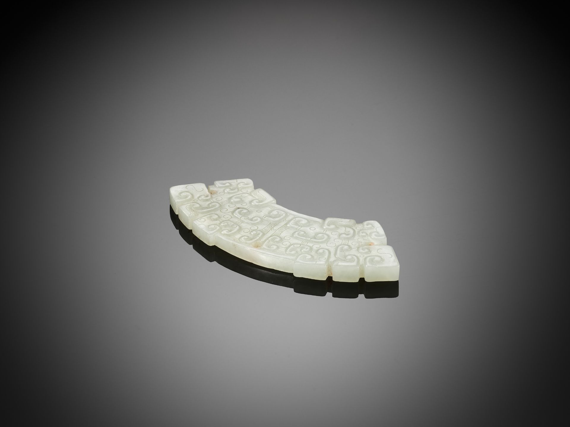 A WHITE JADE PENDANT, HUANG, EASTERN ZHOU DYNASTY - Bild 6 aus 8