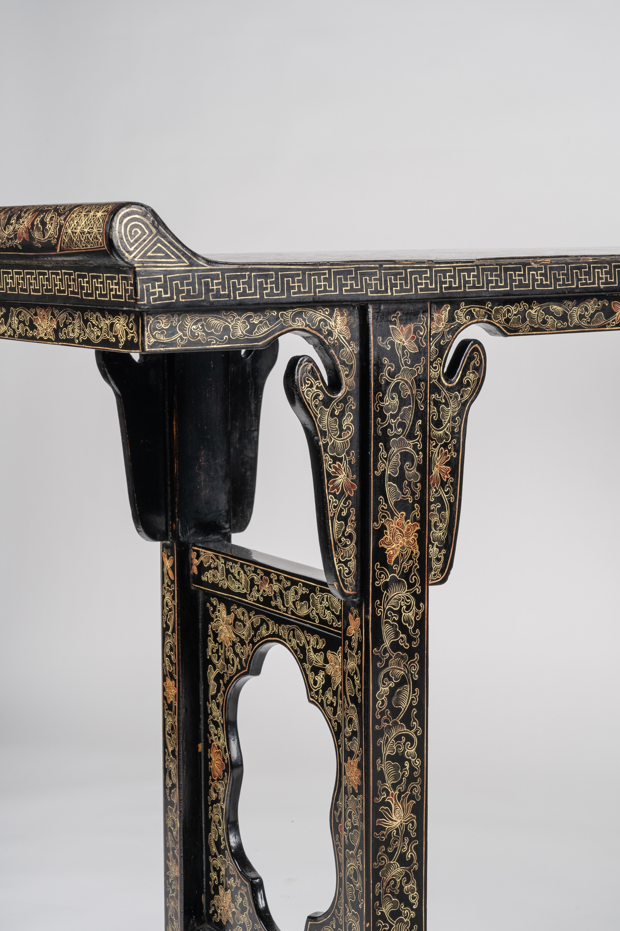 A CHINESE LACQUERED ALTAR TABLE, QING - Image 5 of 11