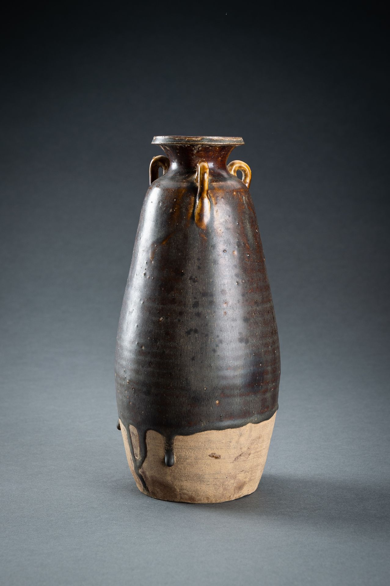 A BROWN-GLAZED CERAMIC AMPHORA VASE, SONG DYNASTY - Image 8 of 13