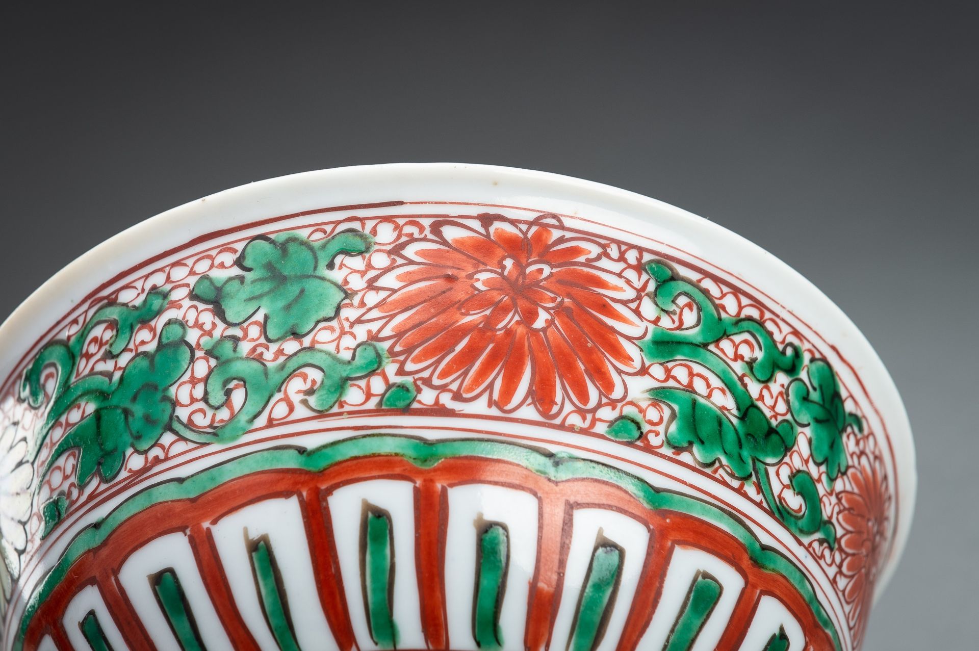 A WUCAI Â´CHRYSANTHEMUMÂ´ PORCELAIN BOWL, 17th CENTURY - Image 3 of 12