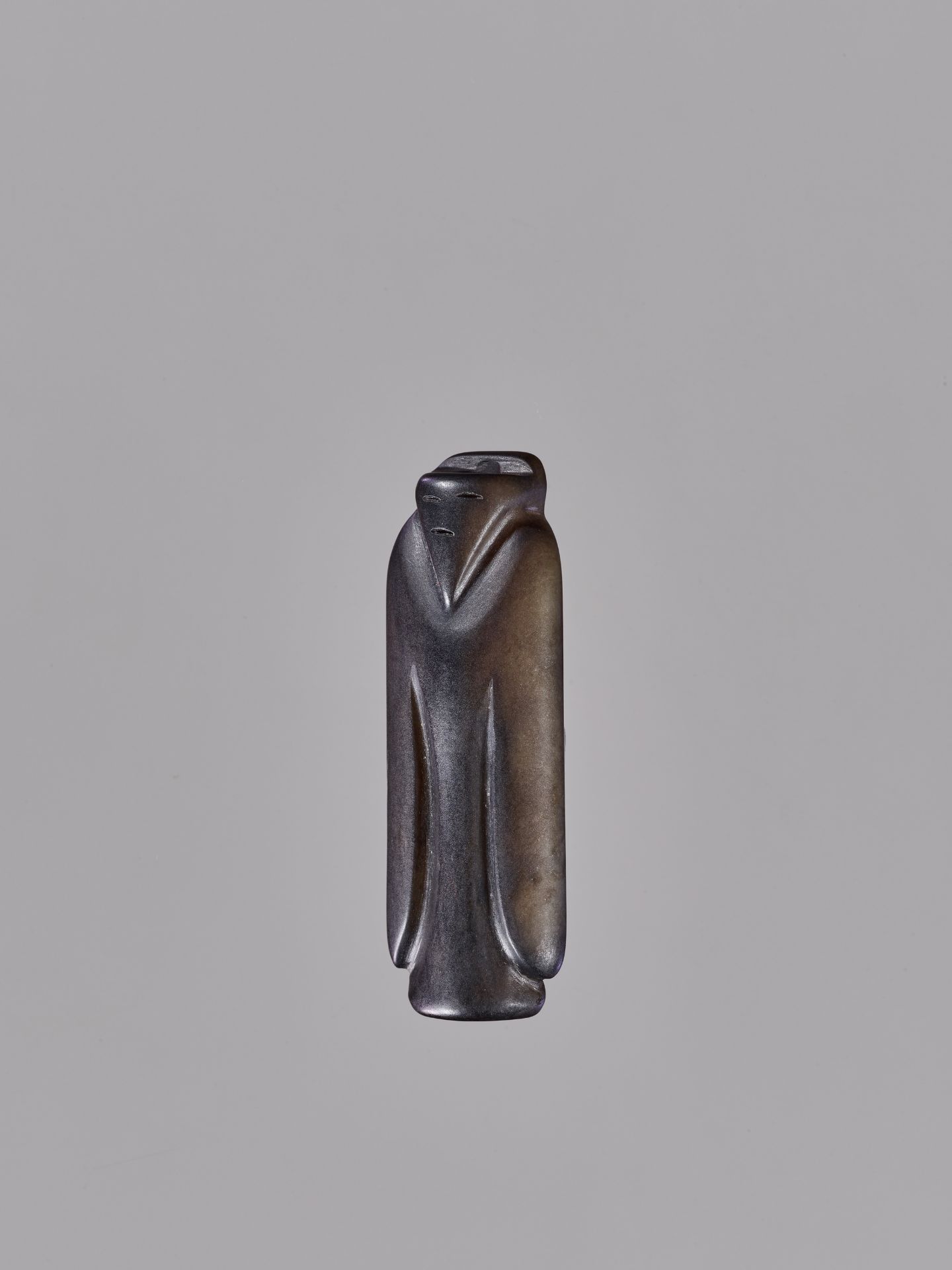 A BLACK JADE FIGURAL PENDANT, HAN DYNASTY - Image 5 of 9