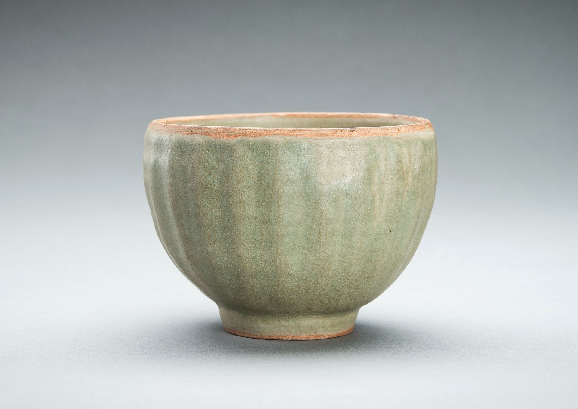 A LONGQUAN CELADON CERAMIC BOWL, SONG DYNASTY