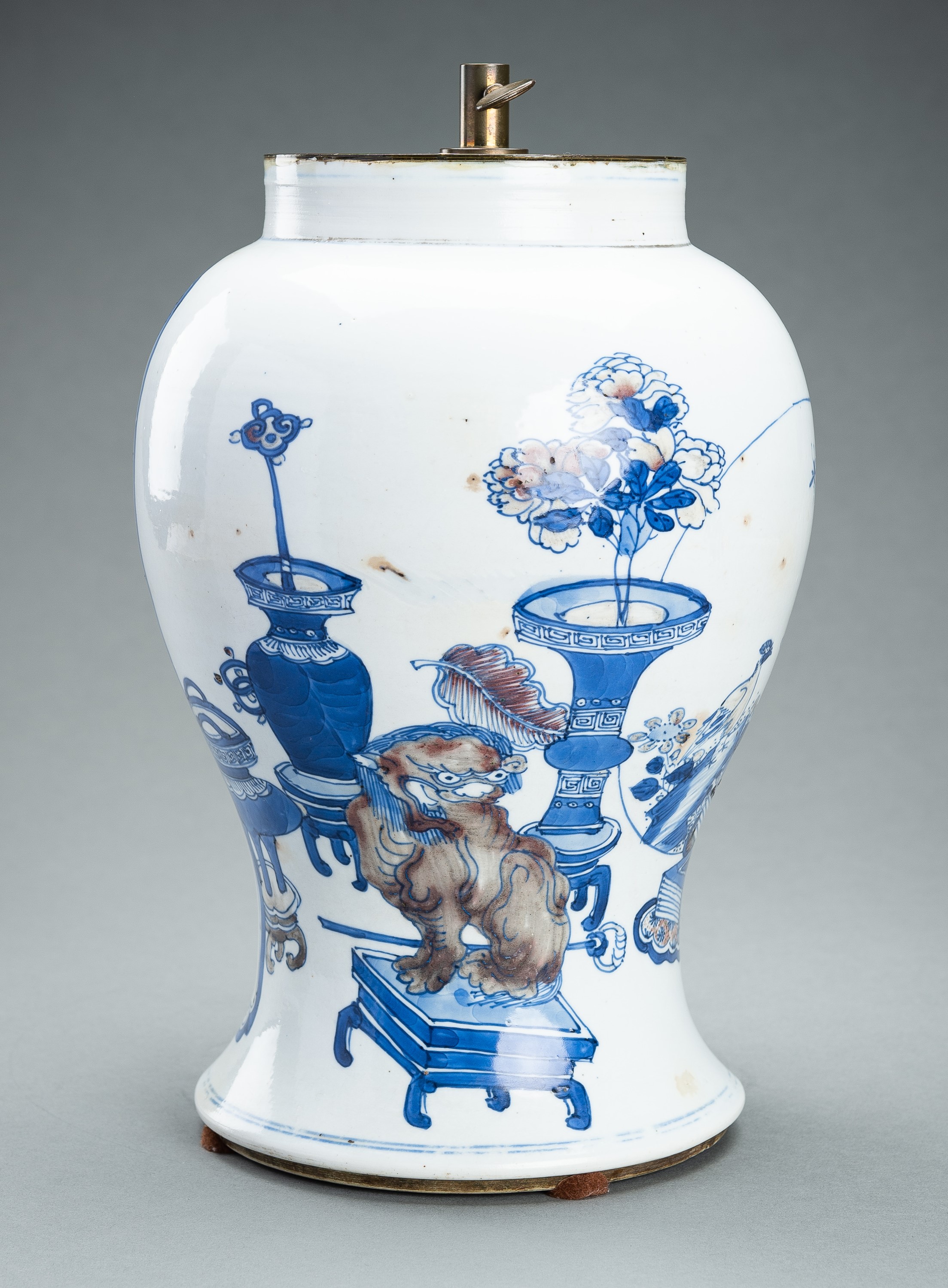 A 'HUNDRED ANTIQUES' PORCELAIN VASE, QING