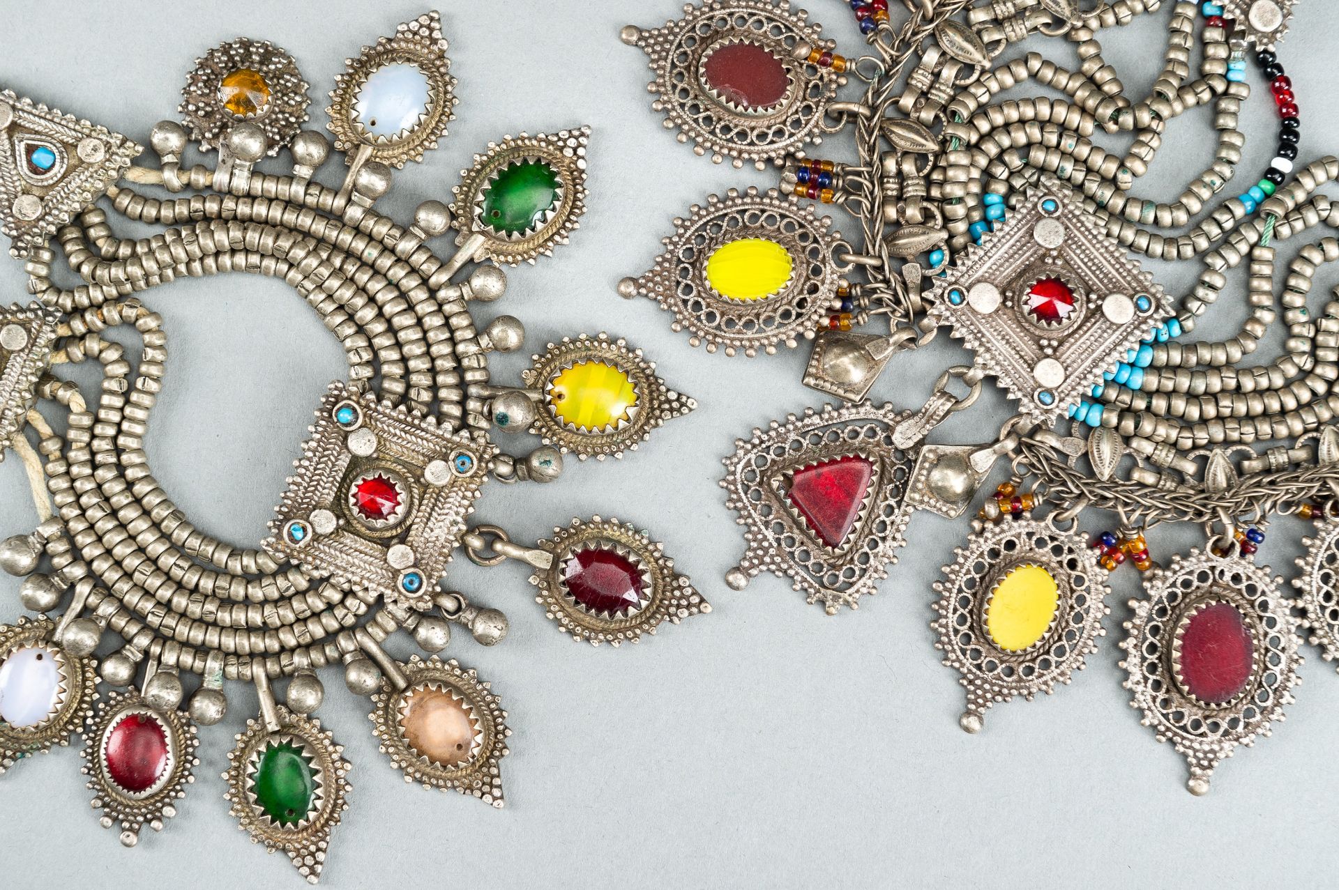 TWO TRIBAL AFGHAN MULTI-COLORED GLASS AND METAL NECKLACES, c. 1950s - Bild 3 aus 15