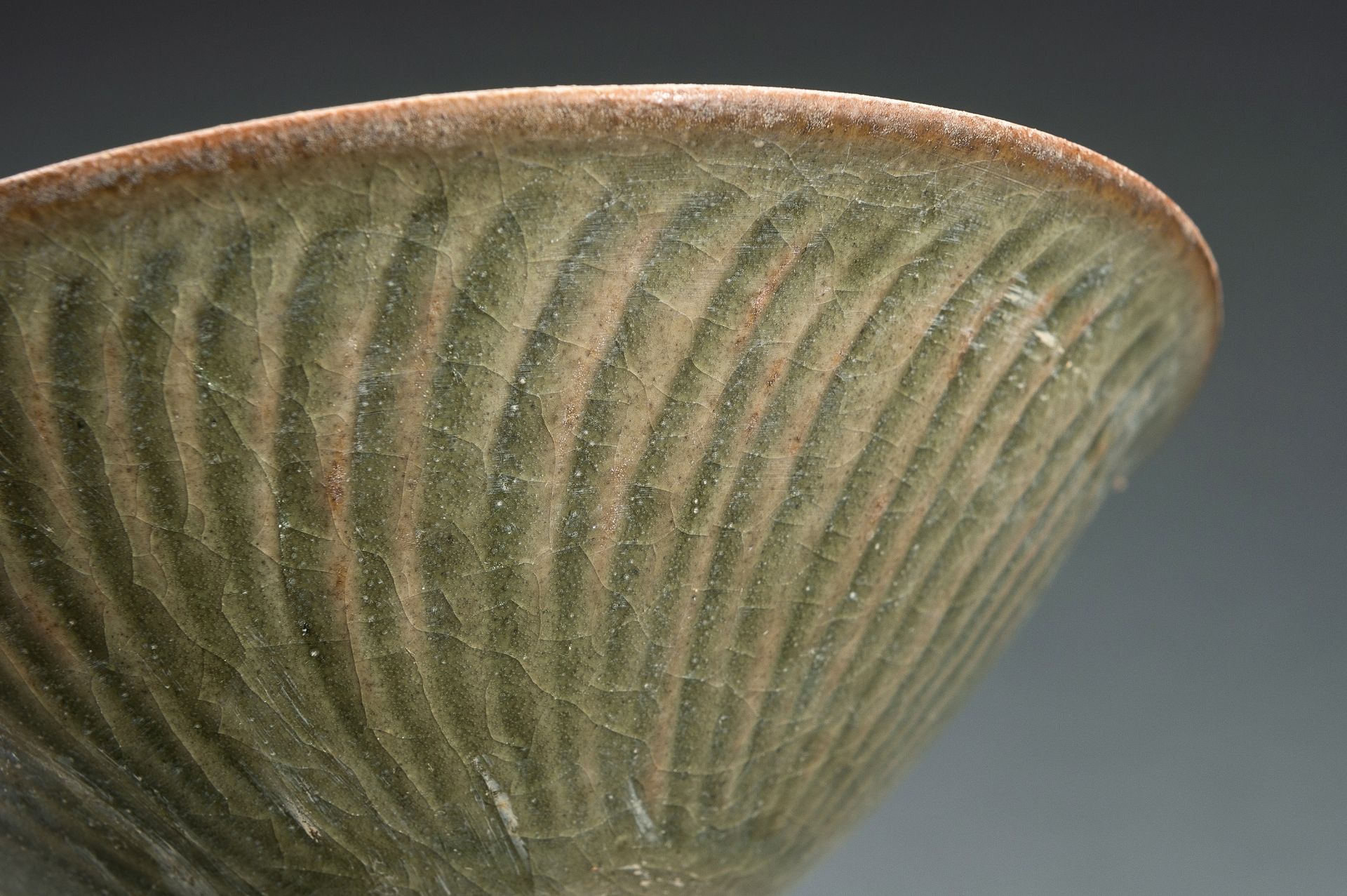 A LONGQUAN CELADON 'BIRDS' BOWL, NORTHERN SONG STYLE - Image 13 of 16