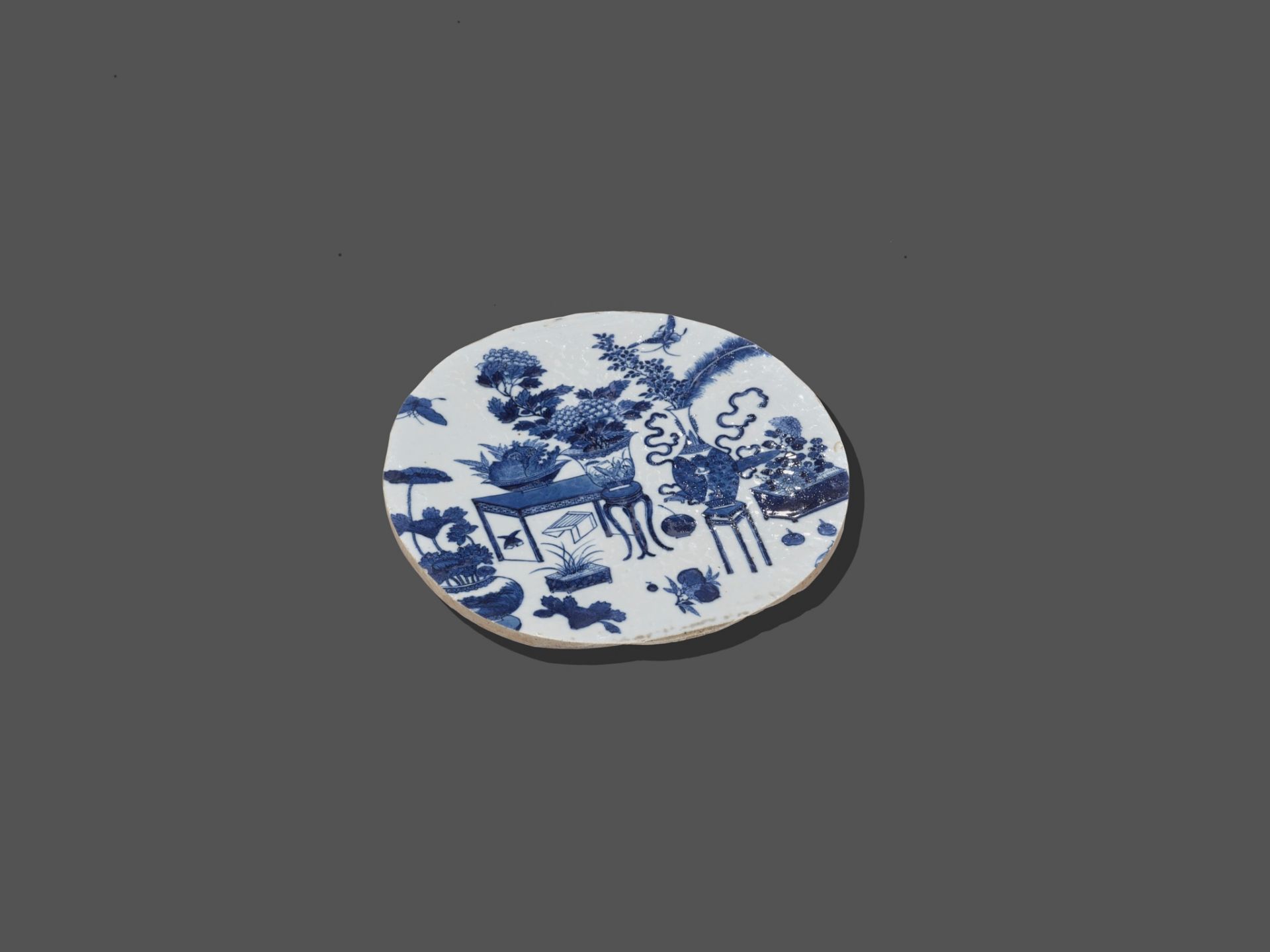 A BLUE AND WHITE 'HUNDRED ANTIQUES' PLAQUE, 18TH - EARLY 19TH CENTURY - Image 3 of 5