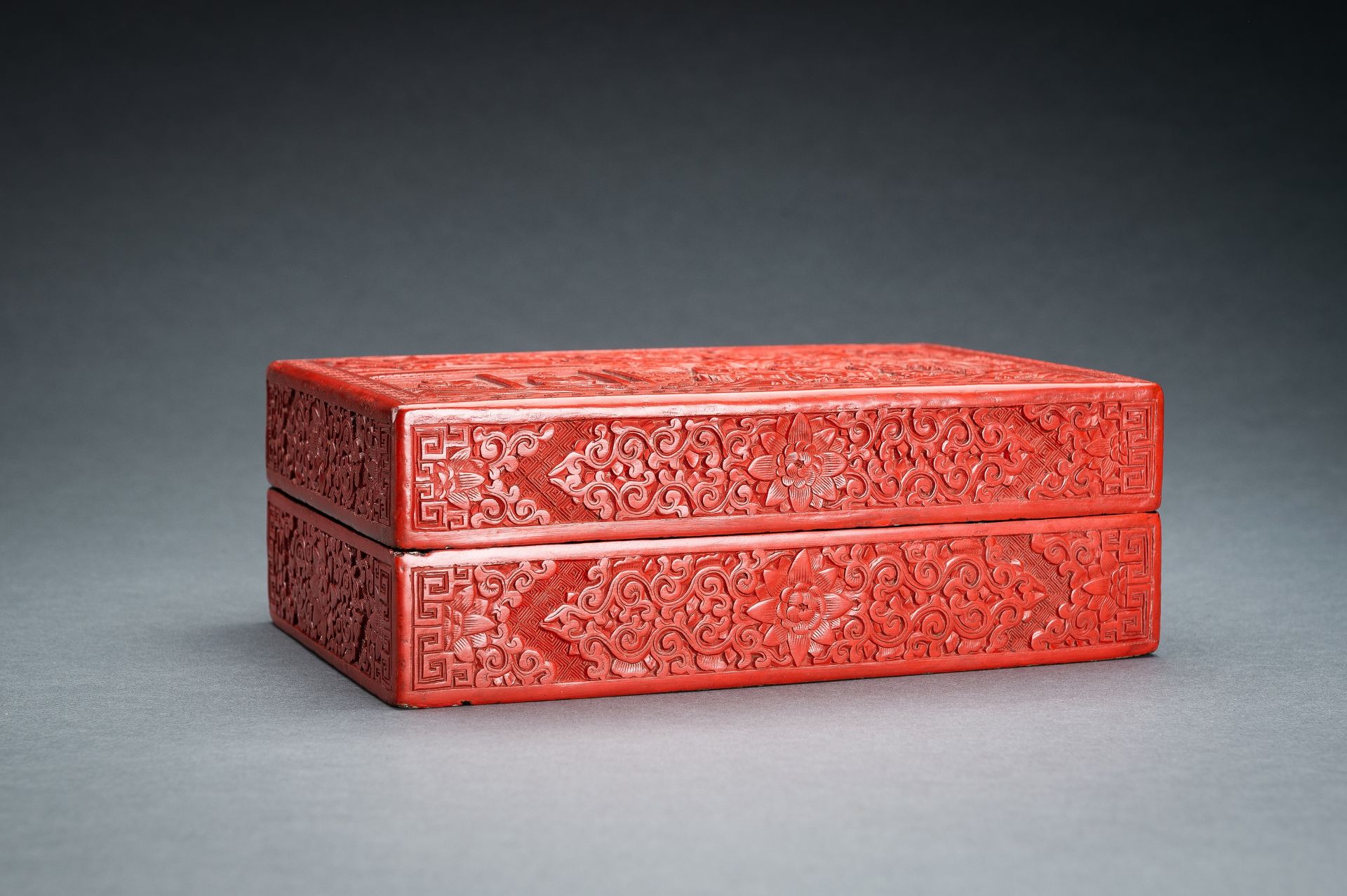 A CINNABAR LACQUER 'SCHOLAR' BOX AND COVER, REPUBLIC PERIOD - Bild 4 aus 20