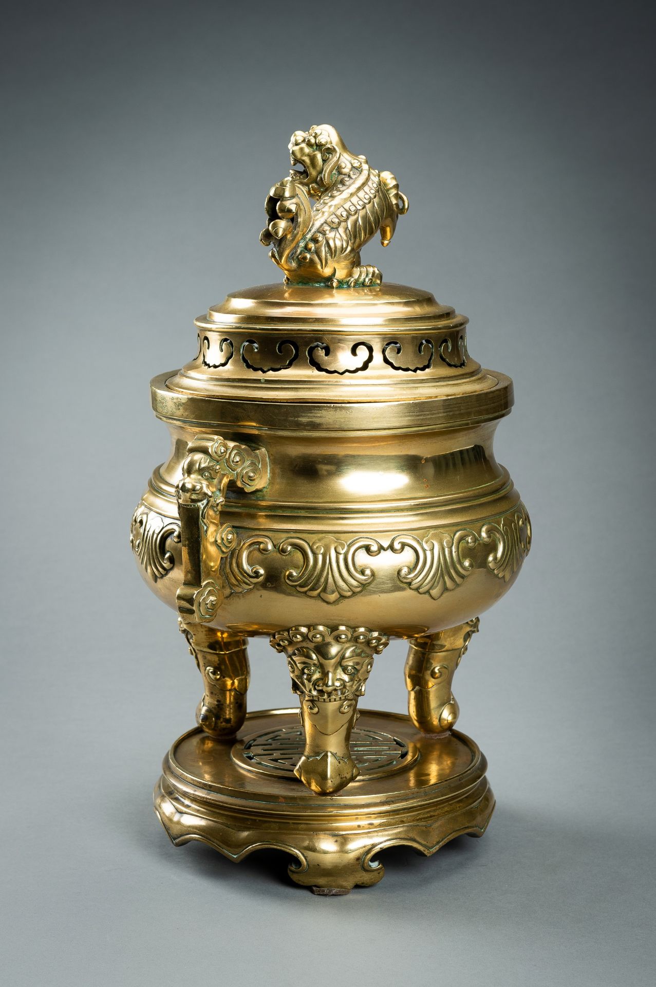 A MASSIVE GILT BRONZE TRIPOD CENSER WITH STAND AND COVER, QING - Image 11 of 19