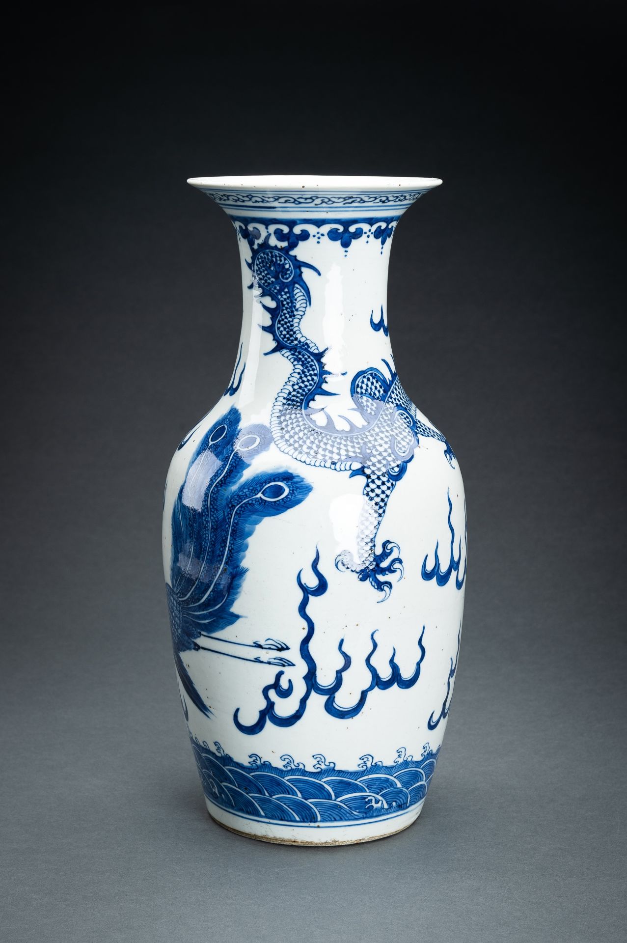 A BLUE AND WHITE 'DRAGON AND PHOENIX' PORCELAIN VASE, c. 1900s - Image 7 of 15