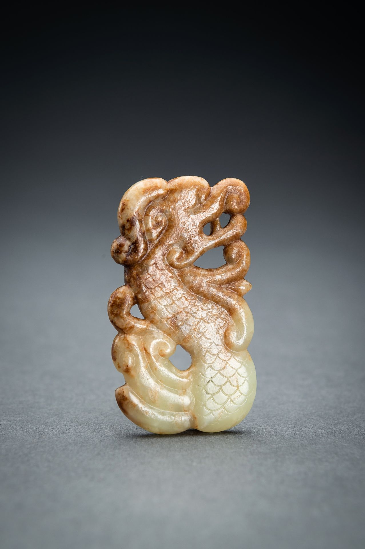 A LOT WITH THREE JADE PENDANTS, QING - Image 4 of 12