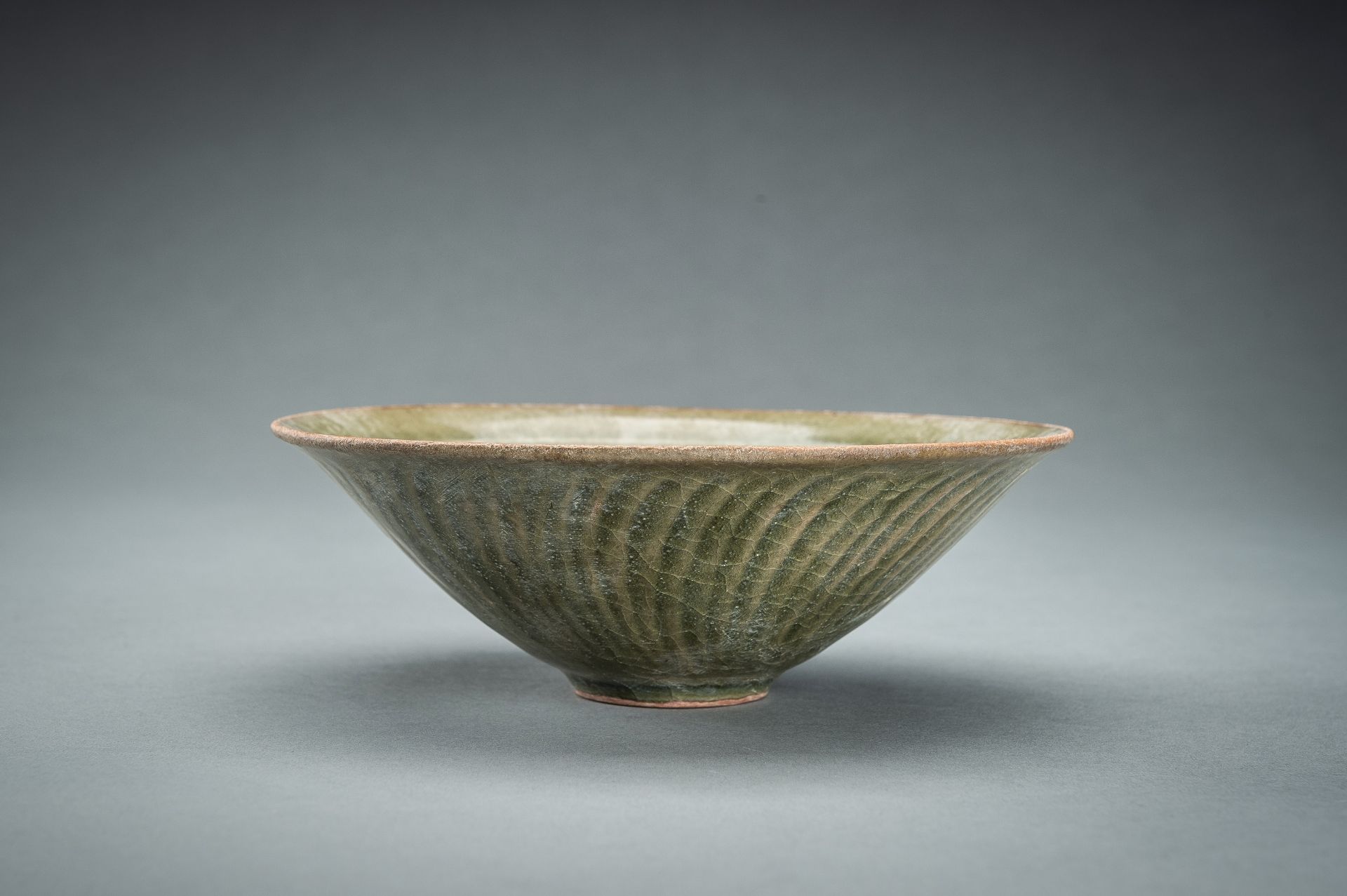 A LONGQUAN CELADON 'BIRDS' BOWL, NORTHERN SONG STYLE - Image 2 of 16