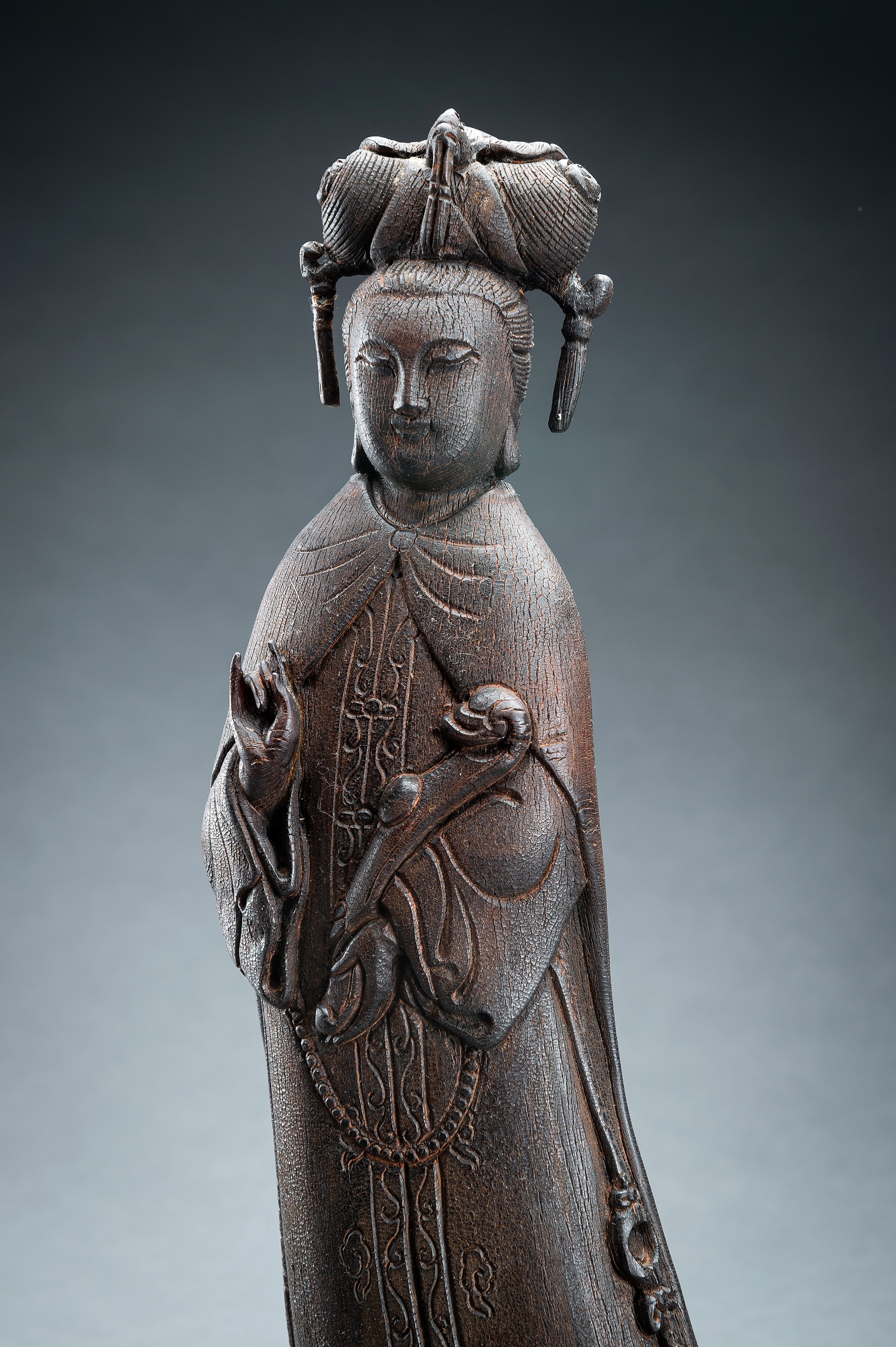 AN IRONWOOD FIGURE OF GUANYIN, c. 1920s - Image 6 of 17