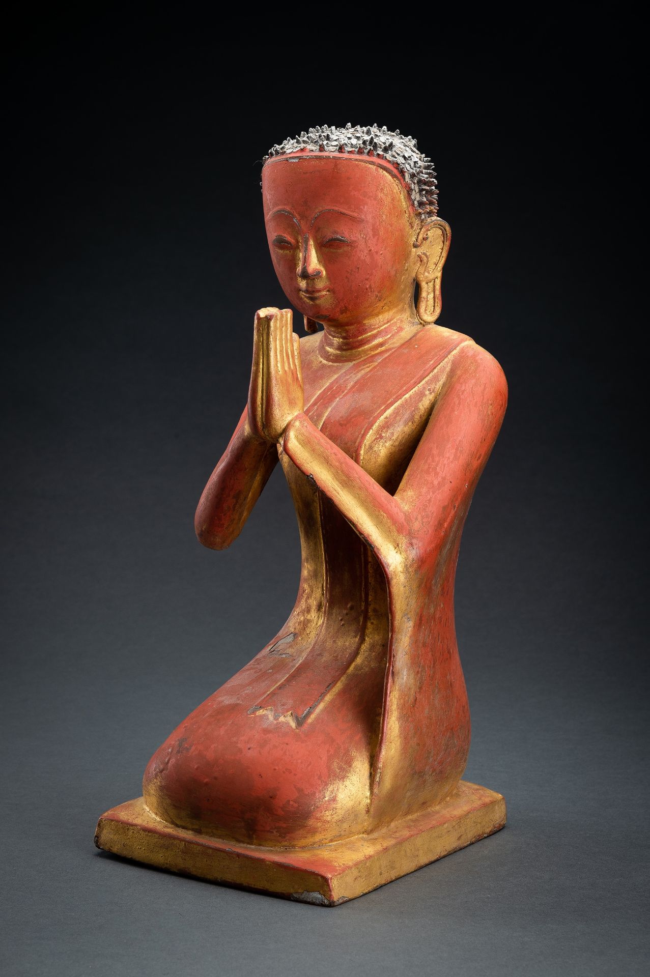 A BURMESE LACQUERED PAPER MACHE FIGURE OF A MONK, 18th - 19th CENTURY - Image 8 of 15