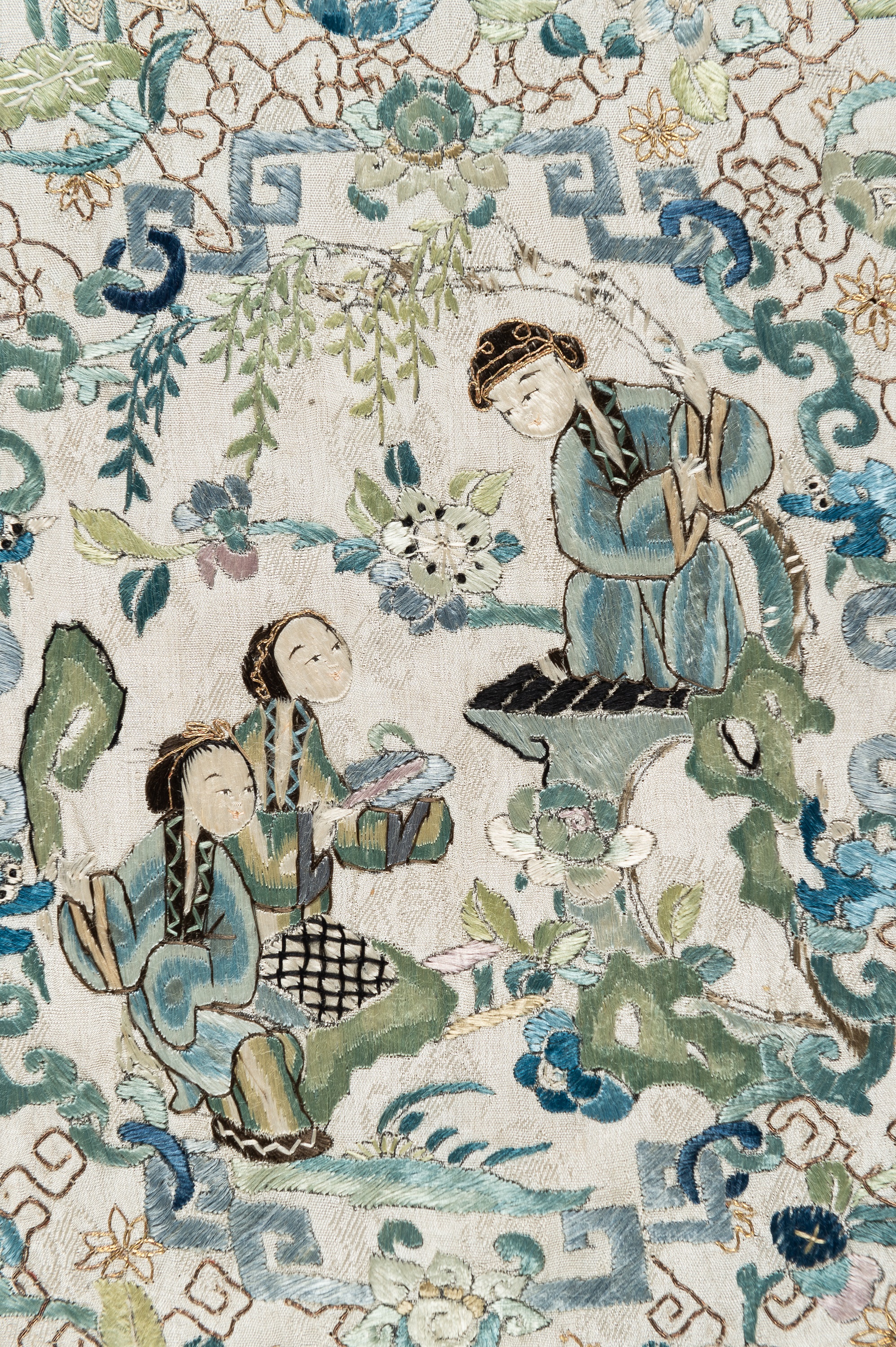 A SILK EMBROIDERY WITH COURT LADIES, QING - Image 4 of 9