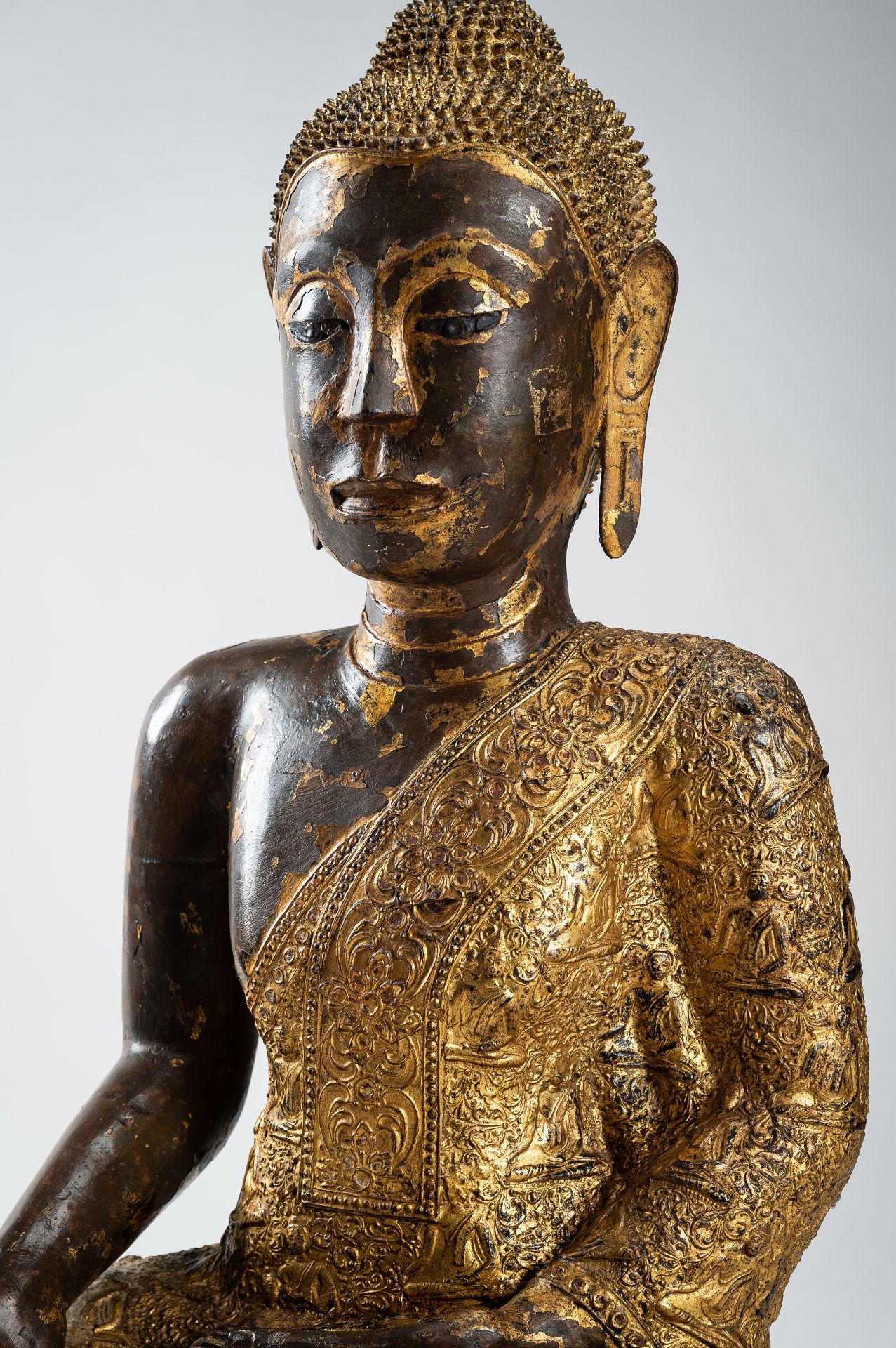 A LARGE GILT-LACQUERED BRONZE FIGURE OF SEATED BUDDHA, RATTANAKOSIN KINGDOM - Bild 7 aus 22