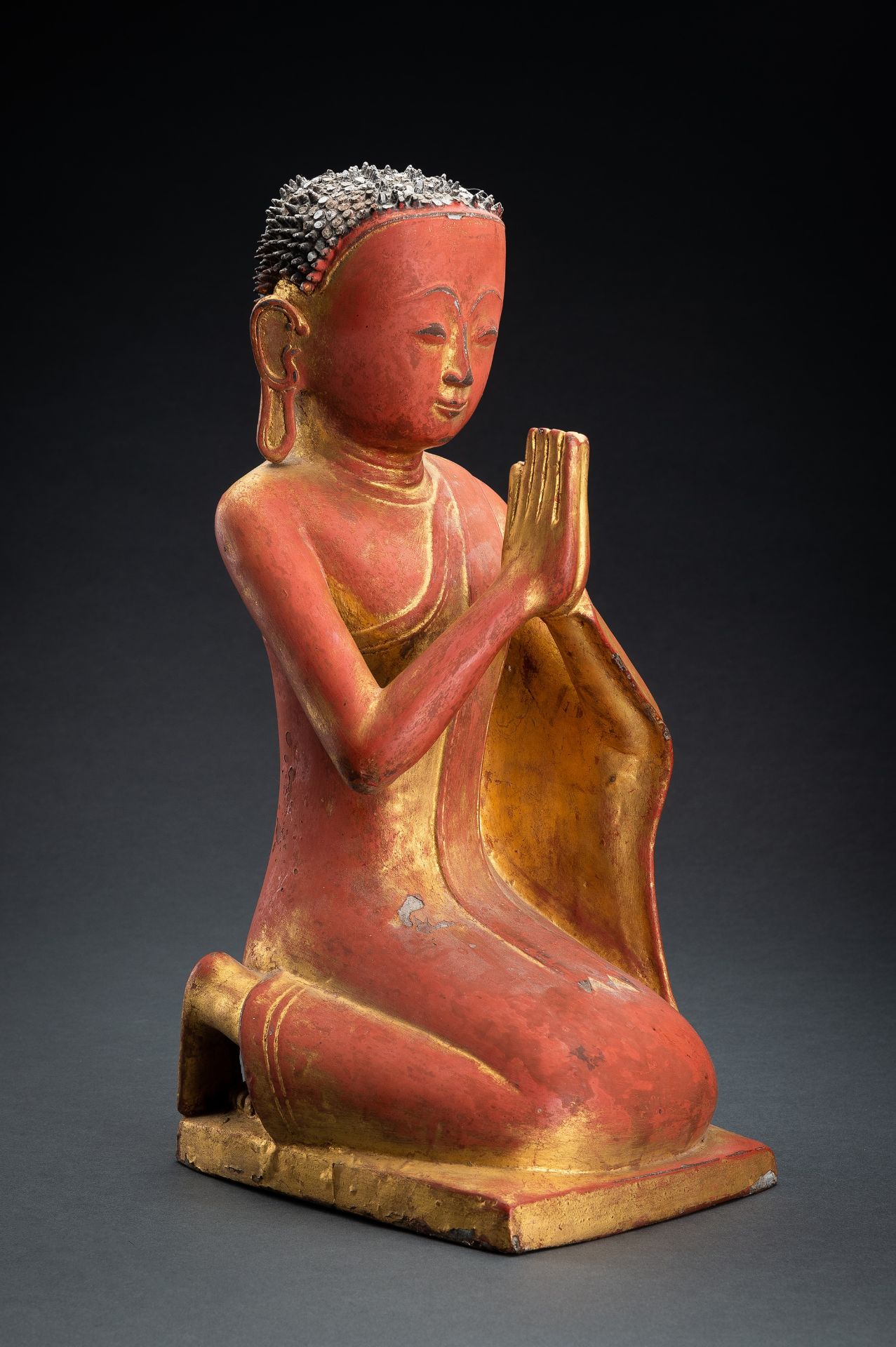 A BURMESE LACQUERED PAPER MACHE FIGURE OF A MONK, 18th - 19th CENTURY - Image 5 of 15